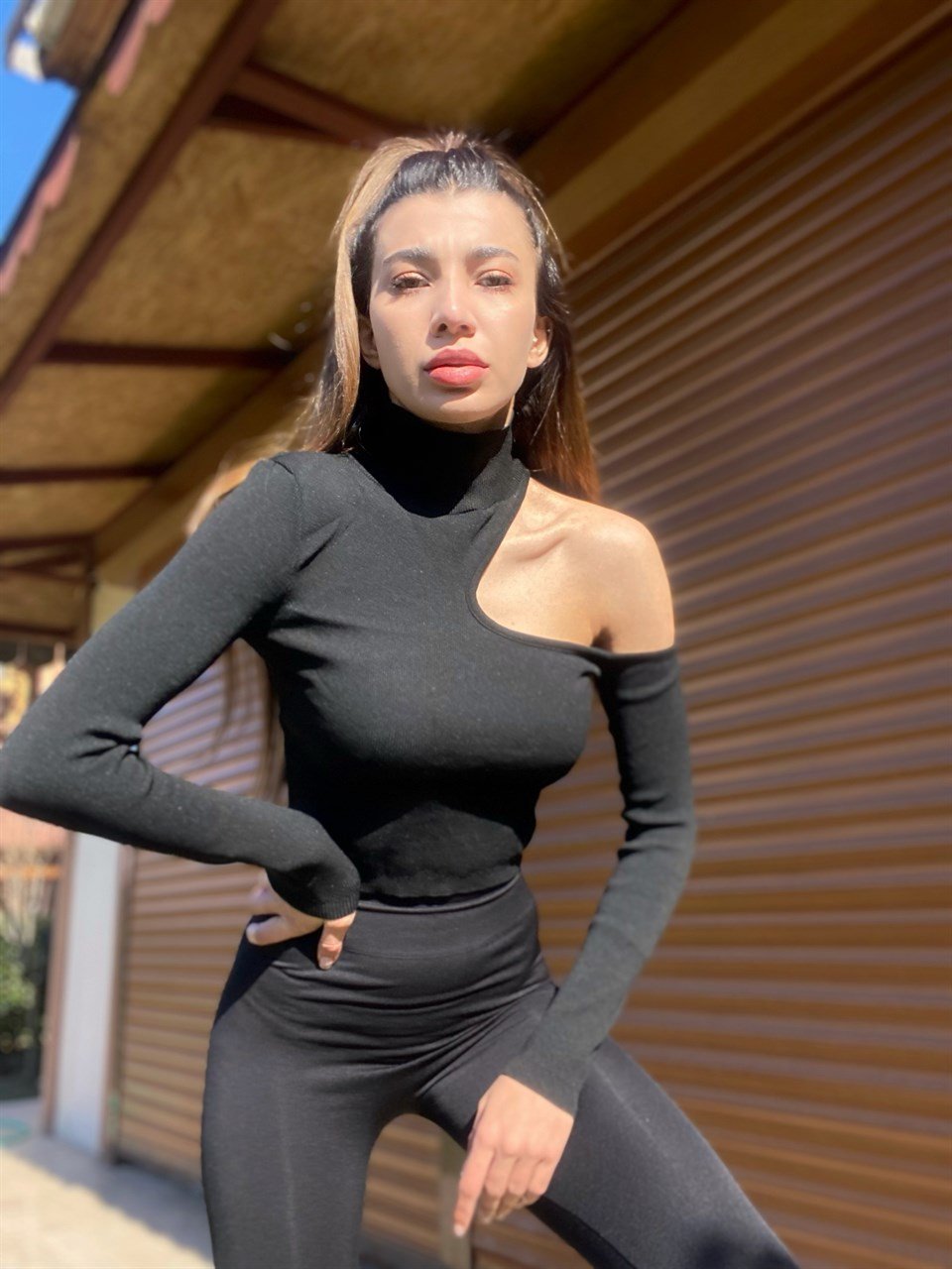 Orijinal Marka Omuz Dekolteli Crop Bluz GausBLUZGU00109