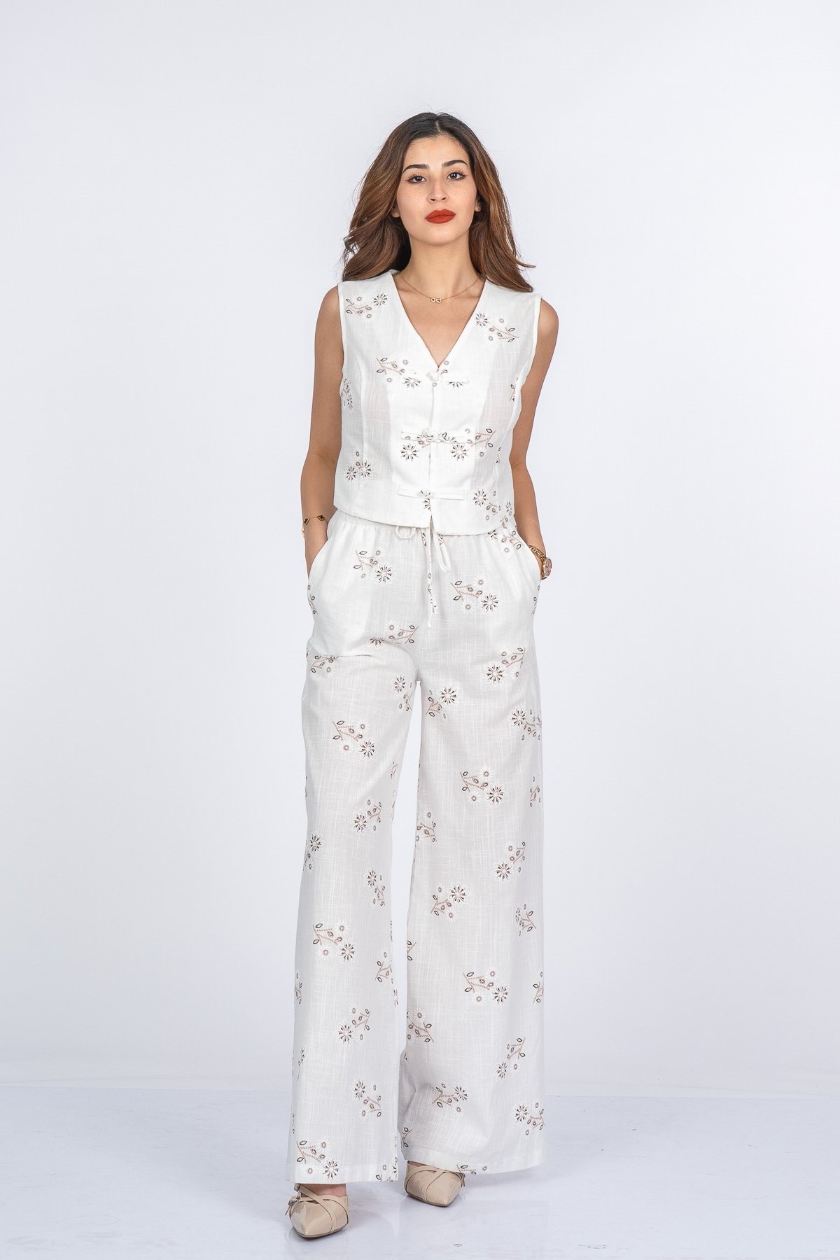 Bella Elegant Çiçek Nakışlı Keten Takım 9146