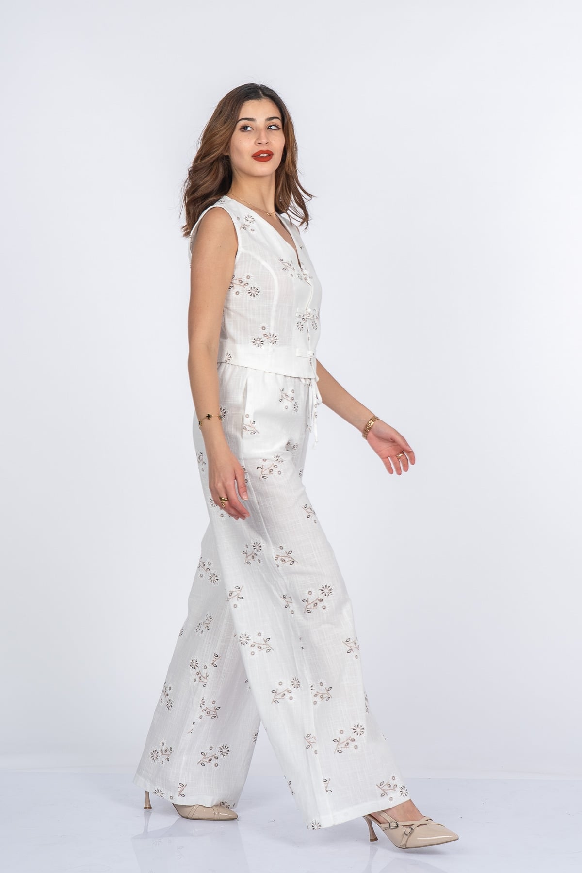 Bella Elegant Çiçek Nakışlı Keten Takım 9146