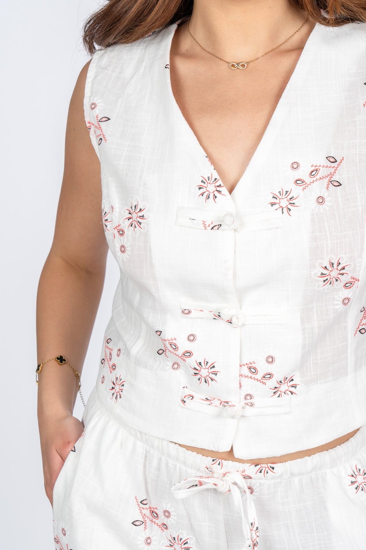 Bella Elegant Çiçek Nakışlı Keten Takım 9146