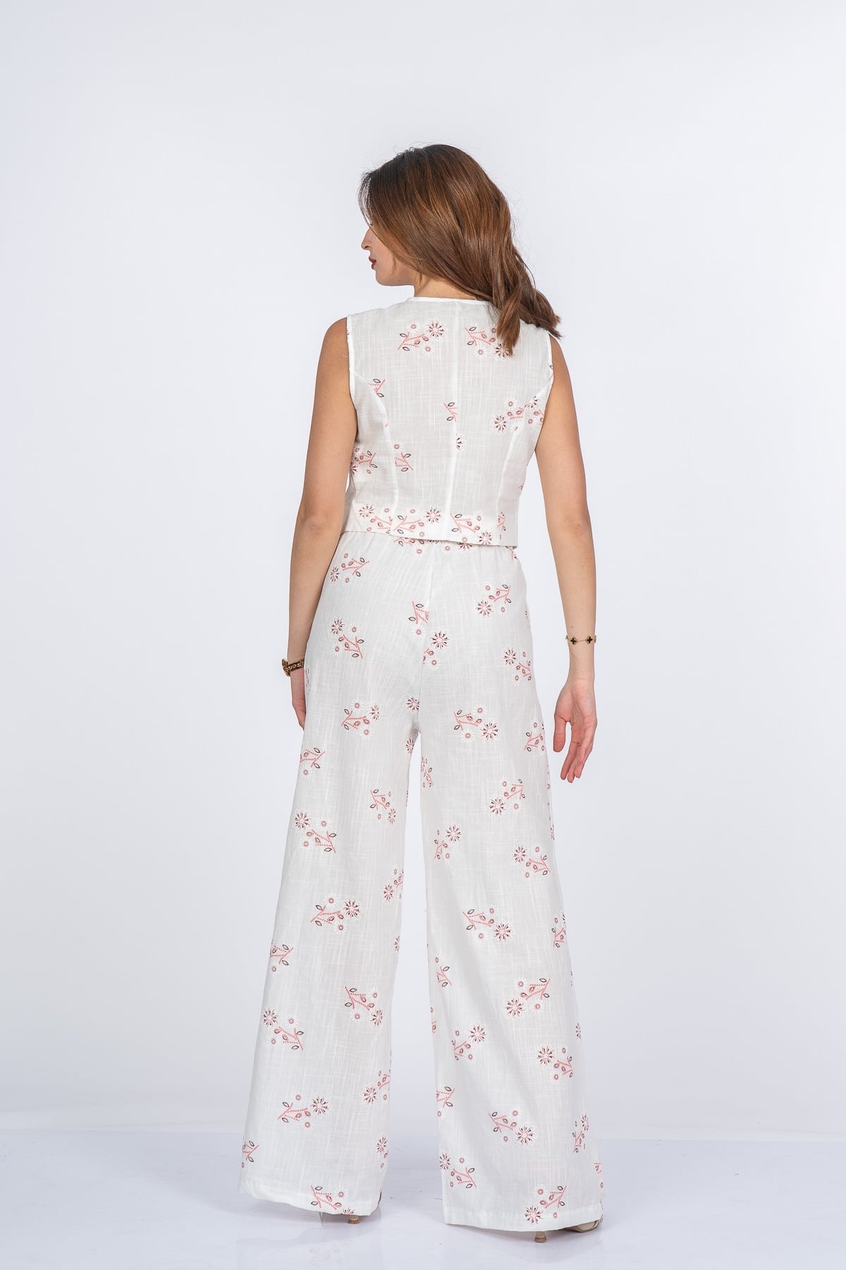 Bella Elegant Çiçek Nakışlı Keten Takım 9146
