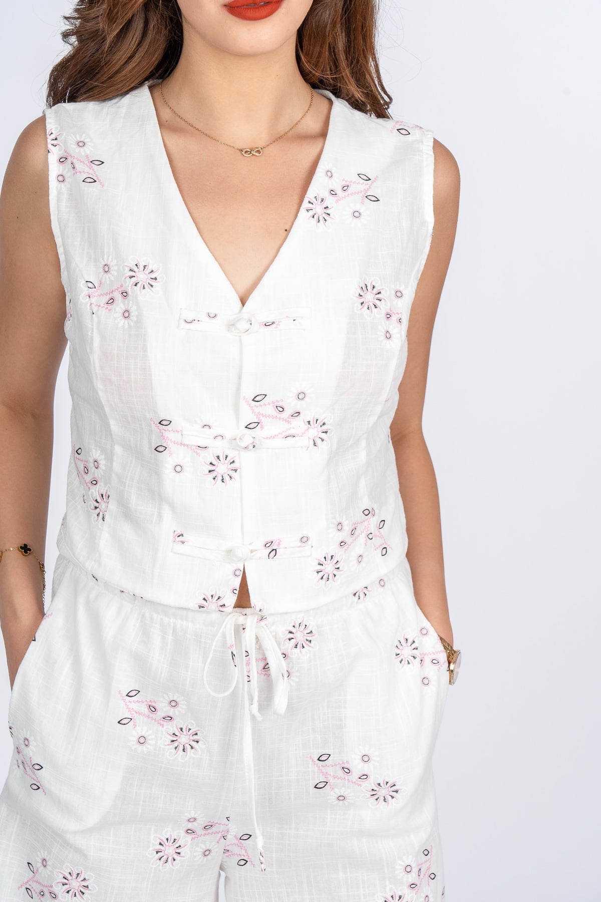 Bella Elegant Çiçek Nakışlı Keten Takım 9146