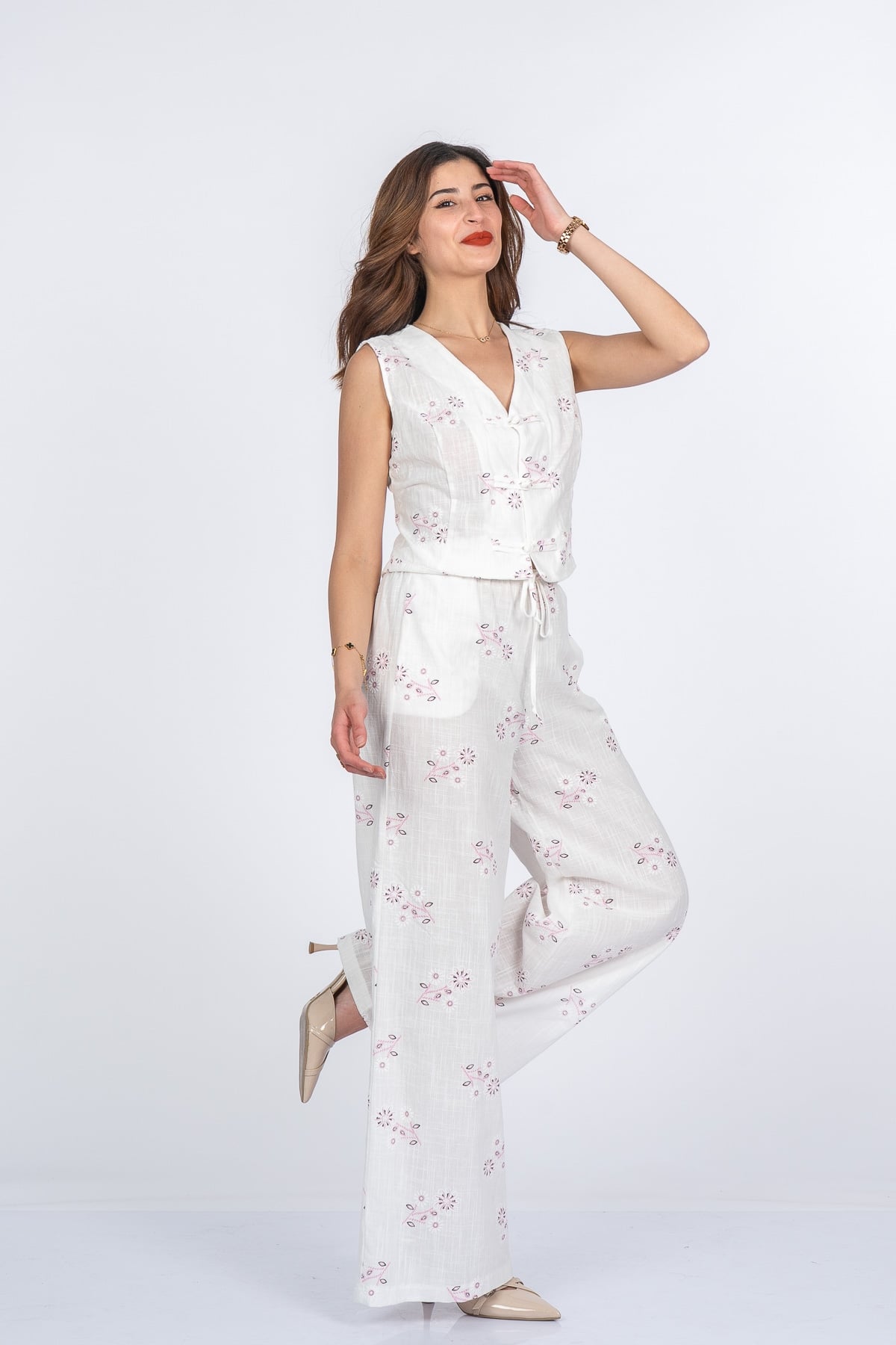 Bella Elegant Çiçek Nakışlı Keten Takım 9146