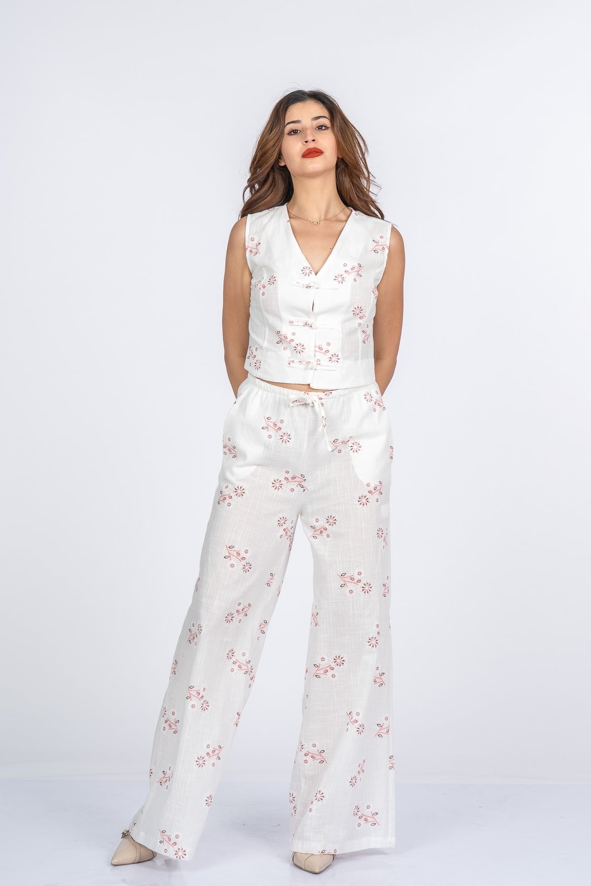 Bella Elegant Çiçek Nakışlı Keten Takım 9146