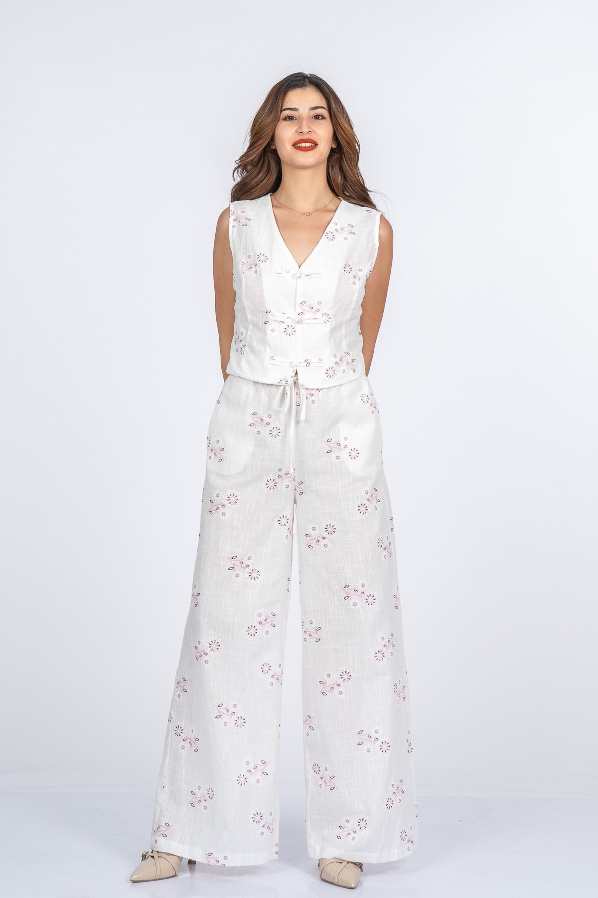 Bella Elegant Çiçek Nakışlı Keten Takım 9146