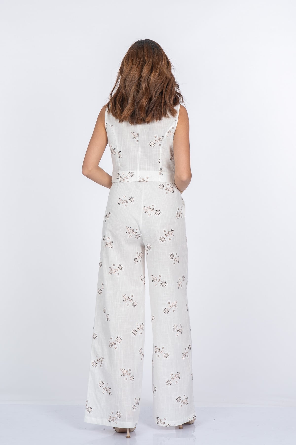 Bella Elegant Çiçek Nakışlı Keten Takım 9146