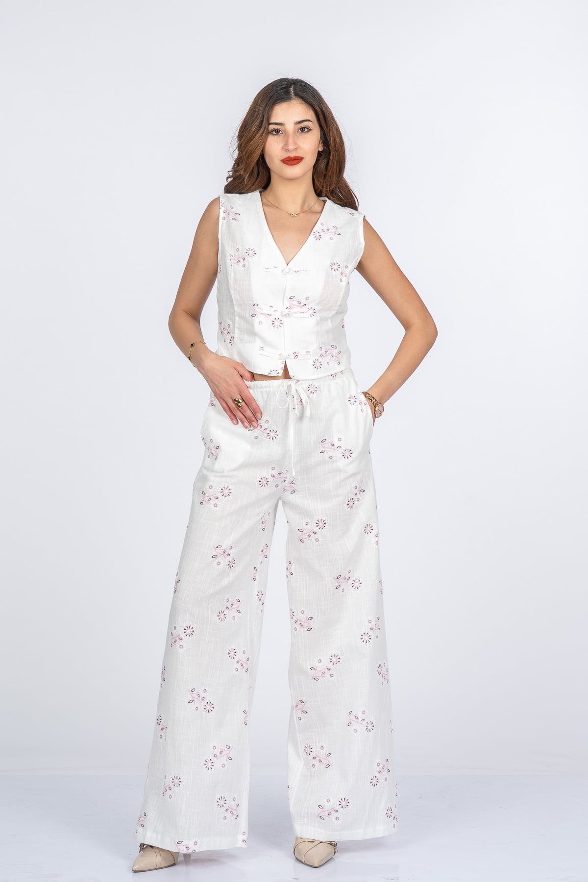 Bella Elegant Çiçek Nakışlı Keten Takım 9146