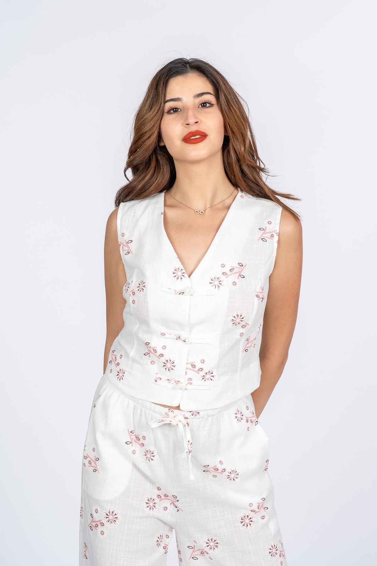Bella Elegant Çiçek Nakışlı Keten Takım 9146