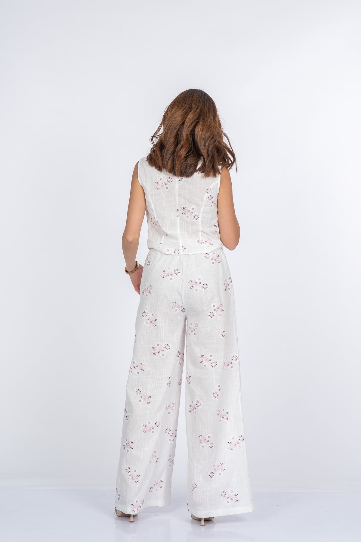 Bella Elegant Çiçek Nakışlı Keten Takım 9146