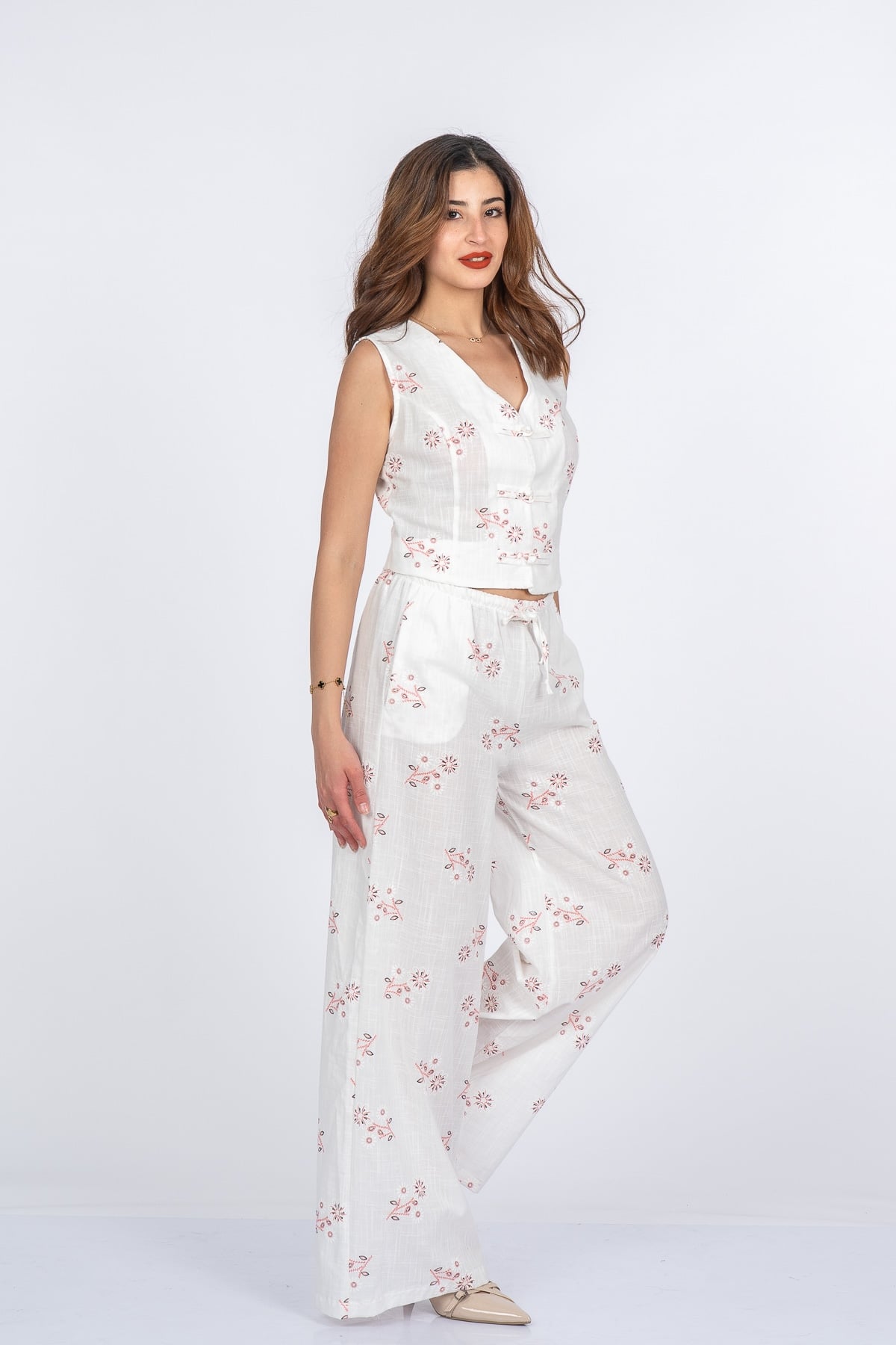 Bella Elegant Çiçek Nakışlı Keten Takım 9146