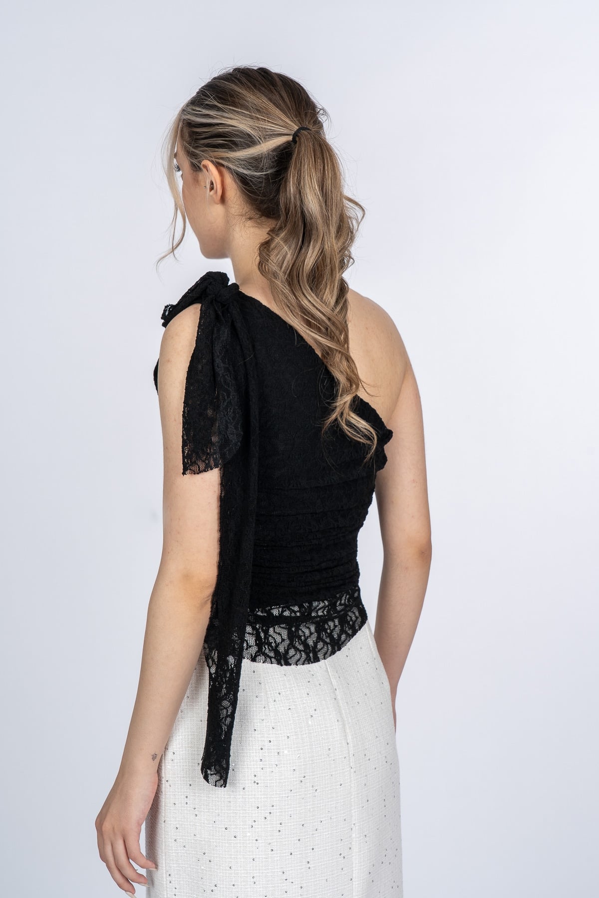 Juliette Modern Tek Omuz Büzgülü Tül Bluz 70084
