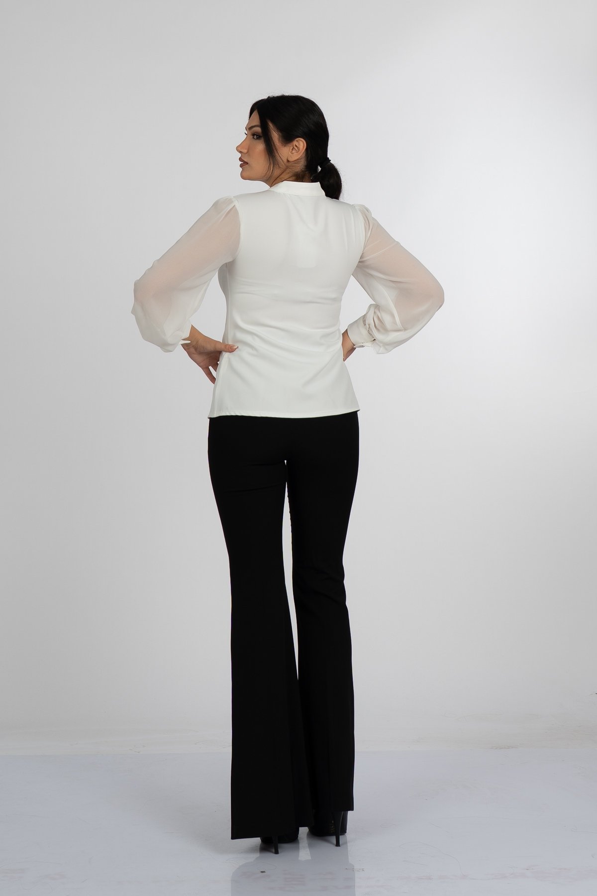 Olivia Blouse - Önden Fermuarlı Tül Kollu Düğme Detaylı Bluz - 221