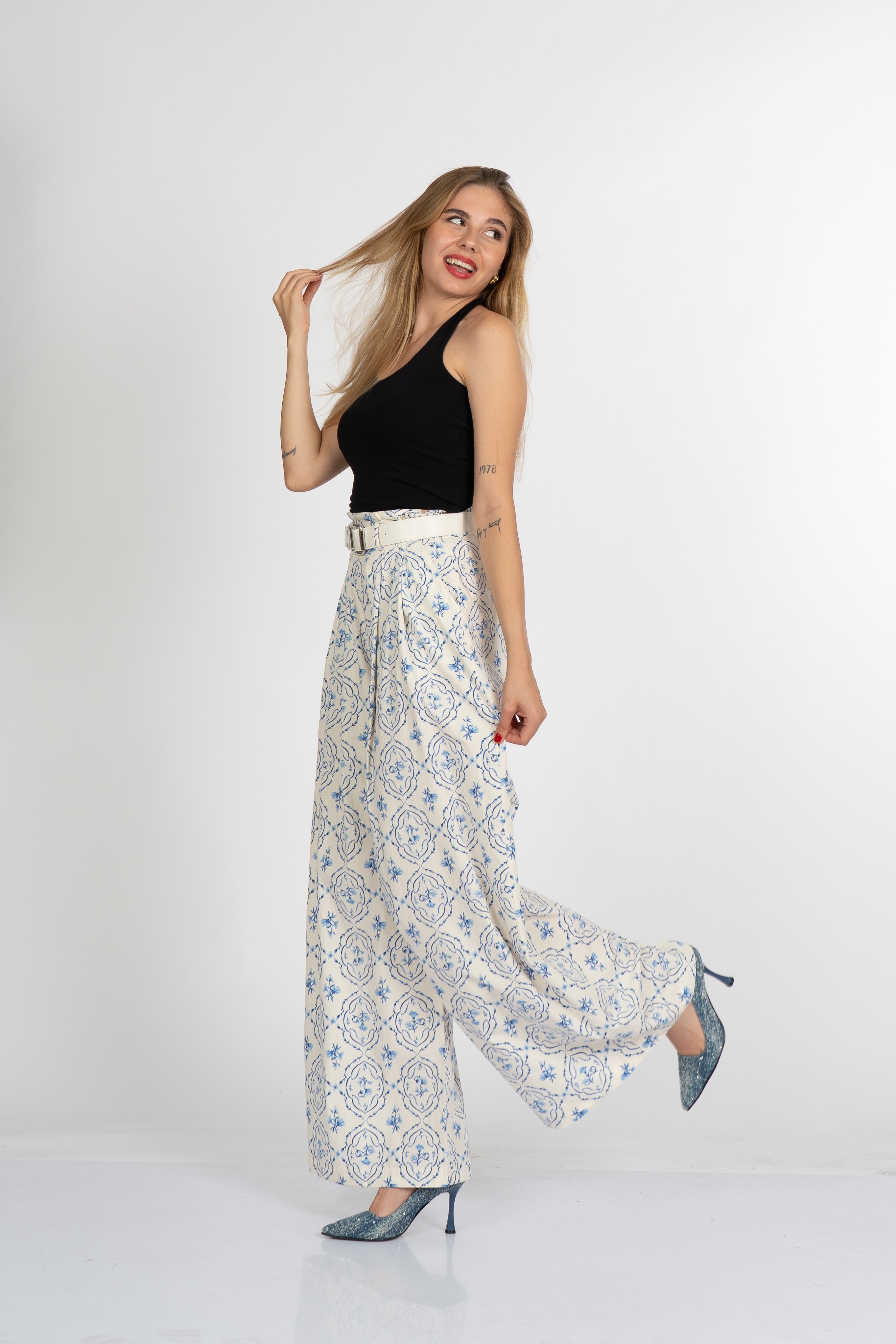 Yüksek Bel Pileli Kemerli Bol Paça Pantolon 30393