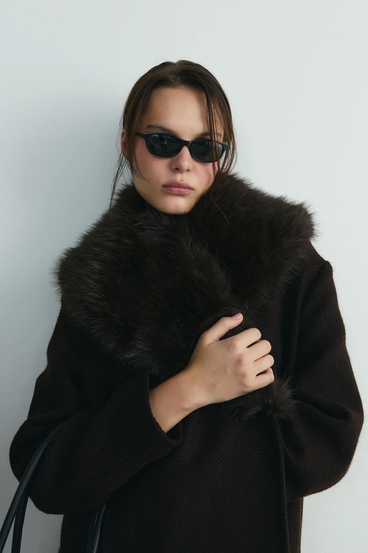 Acı Kahve Kürk Yaka