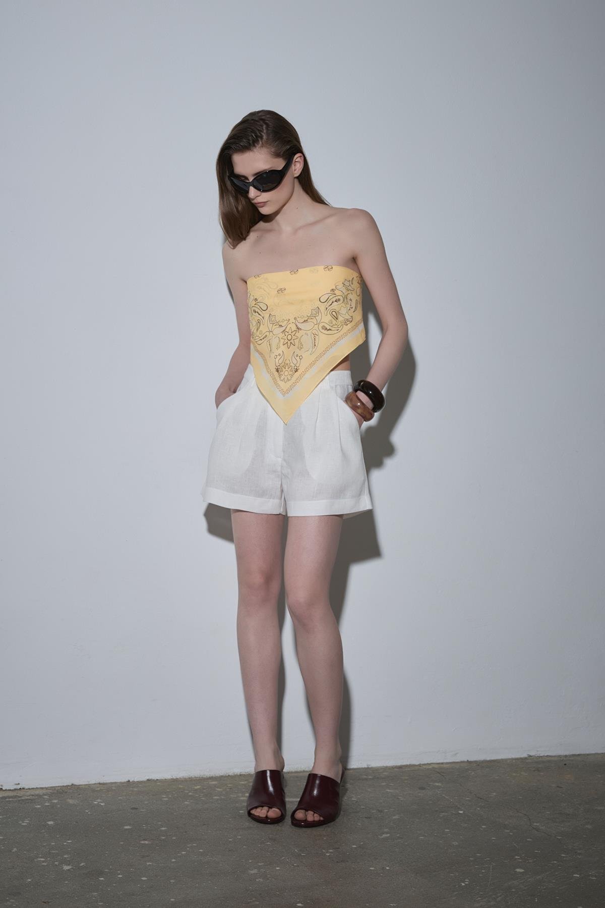 Beyaz %100 Keten Nora Pileli Şort
