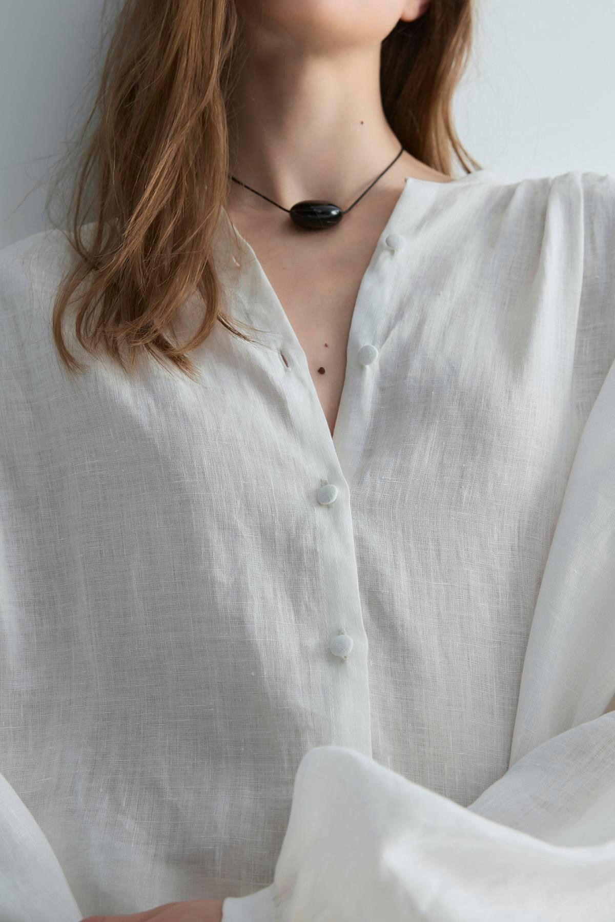 Beyaz %100 Keten Nour Büzgülü Gömlek