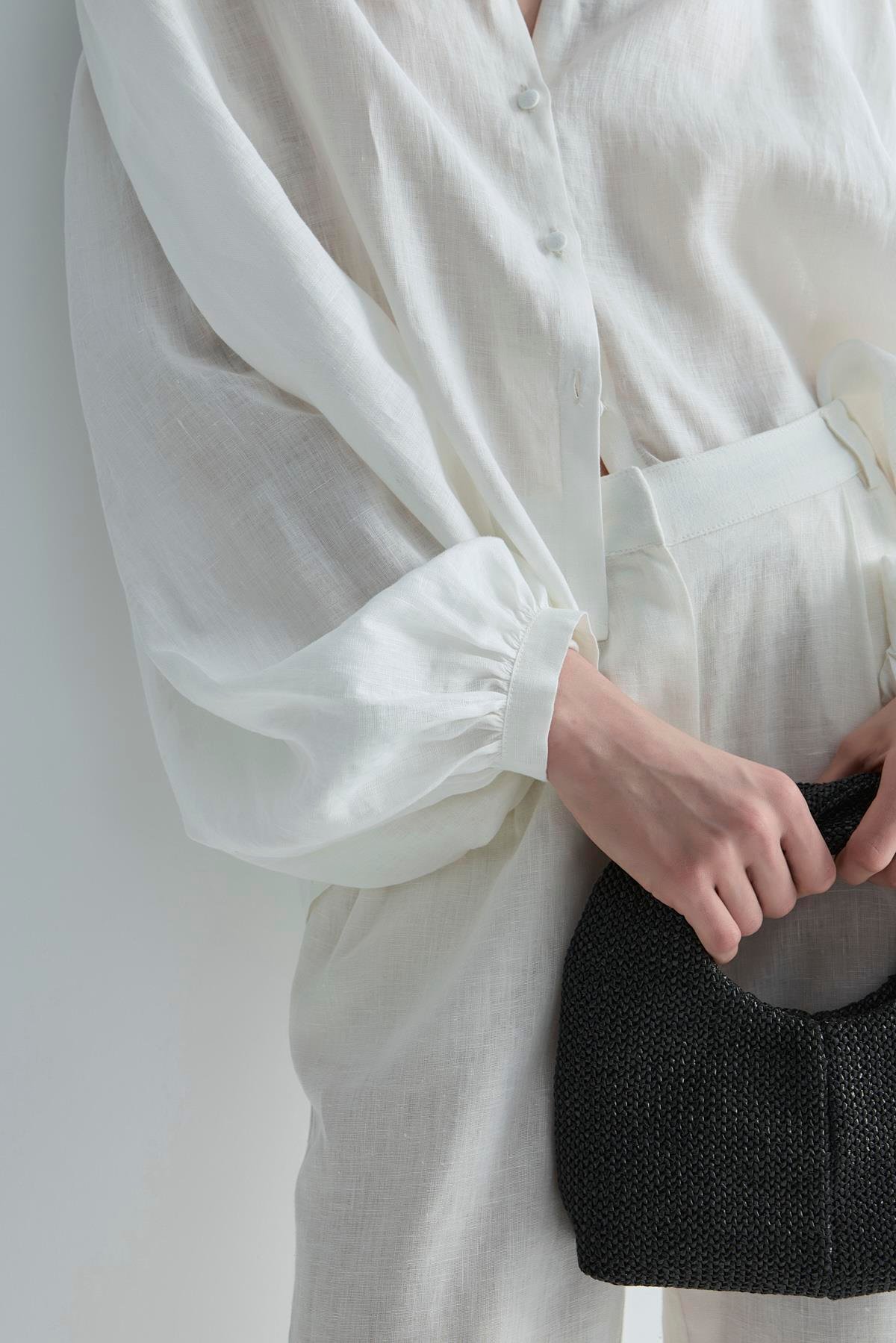 Beyaz %100 Keten Nour Büzgülü Gömlek