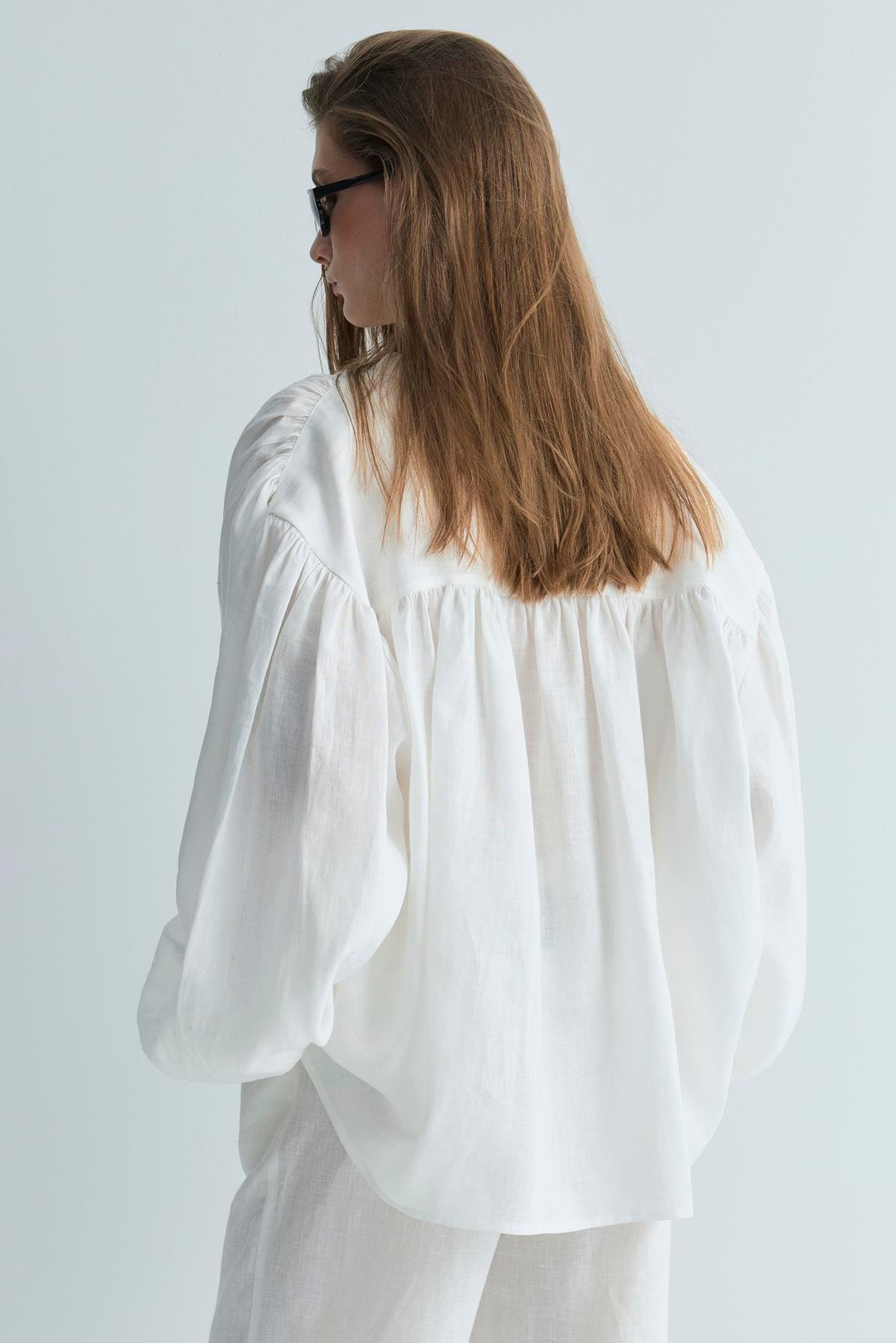 Beyaz %100 Keten Nour Büzgülü Gömlek