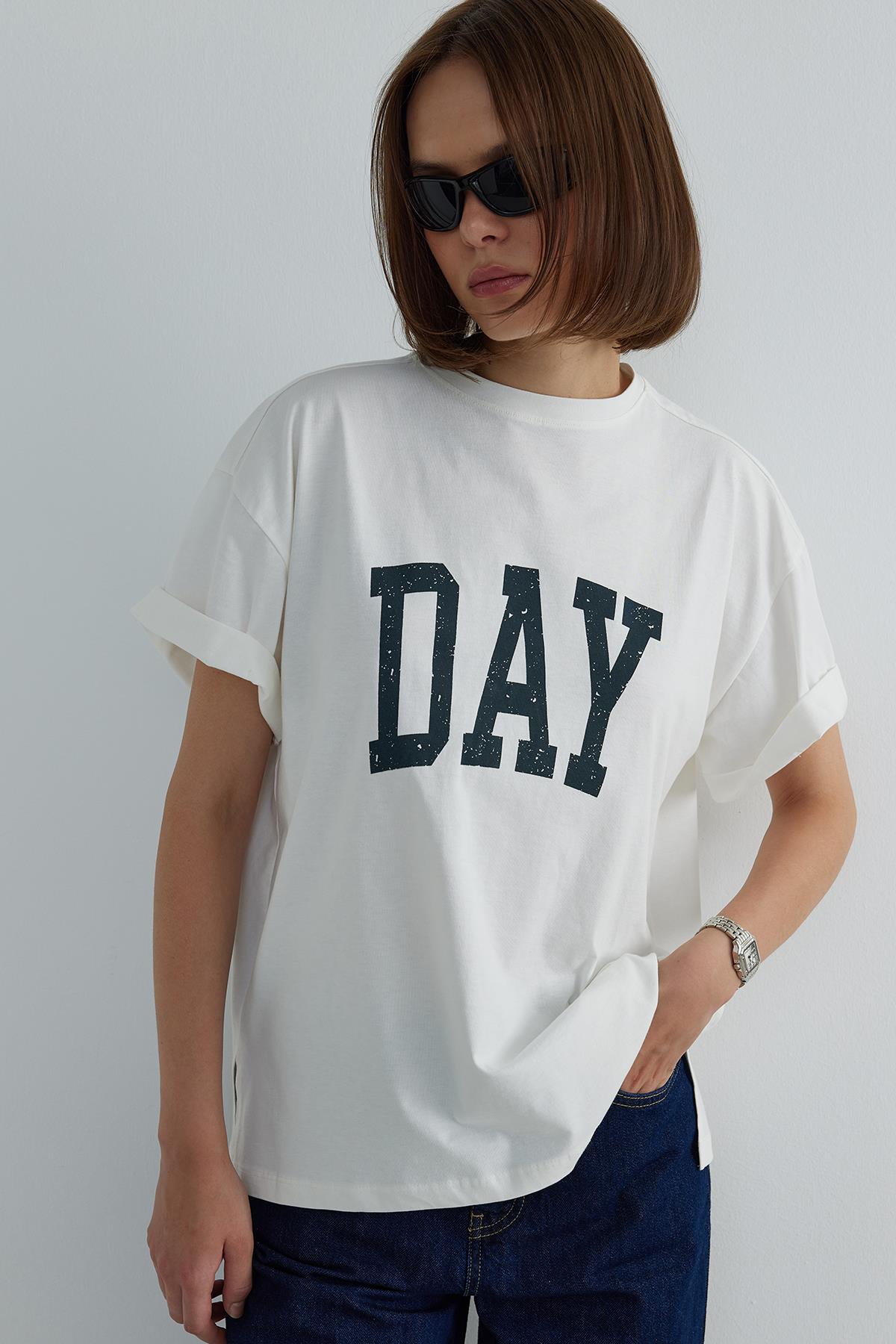 Beyaz Day Baskılı Tişört
