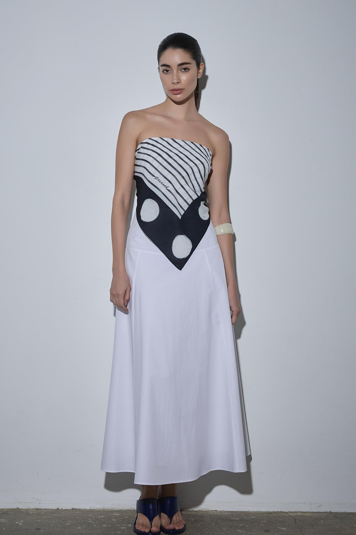 Beyaz Isola Korsajlı Etek