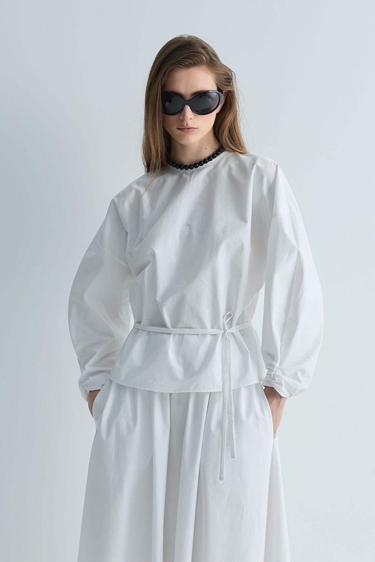 Beyaz Lara Kemerli Bluz