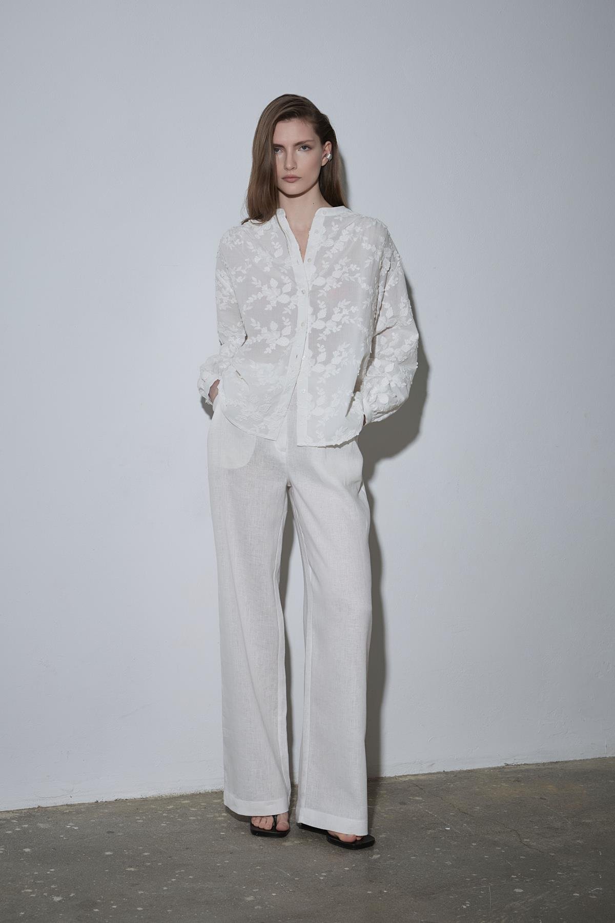 Beyaz Lilian Çiçekli Vual Gömlek