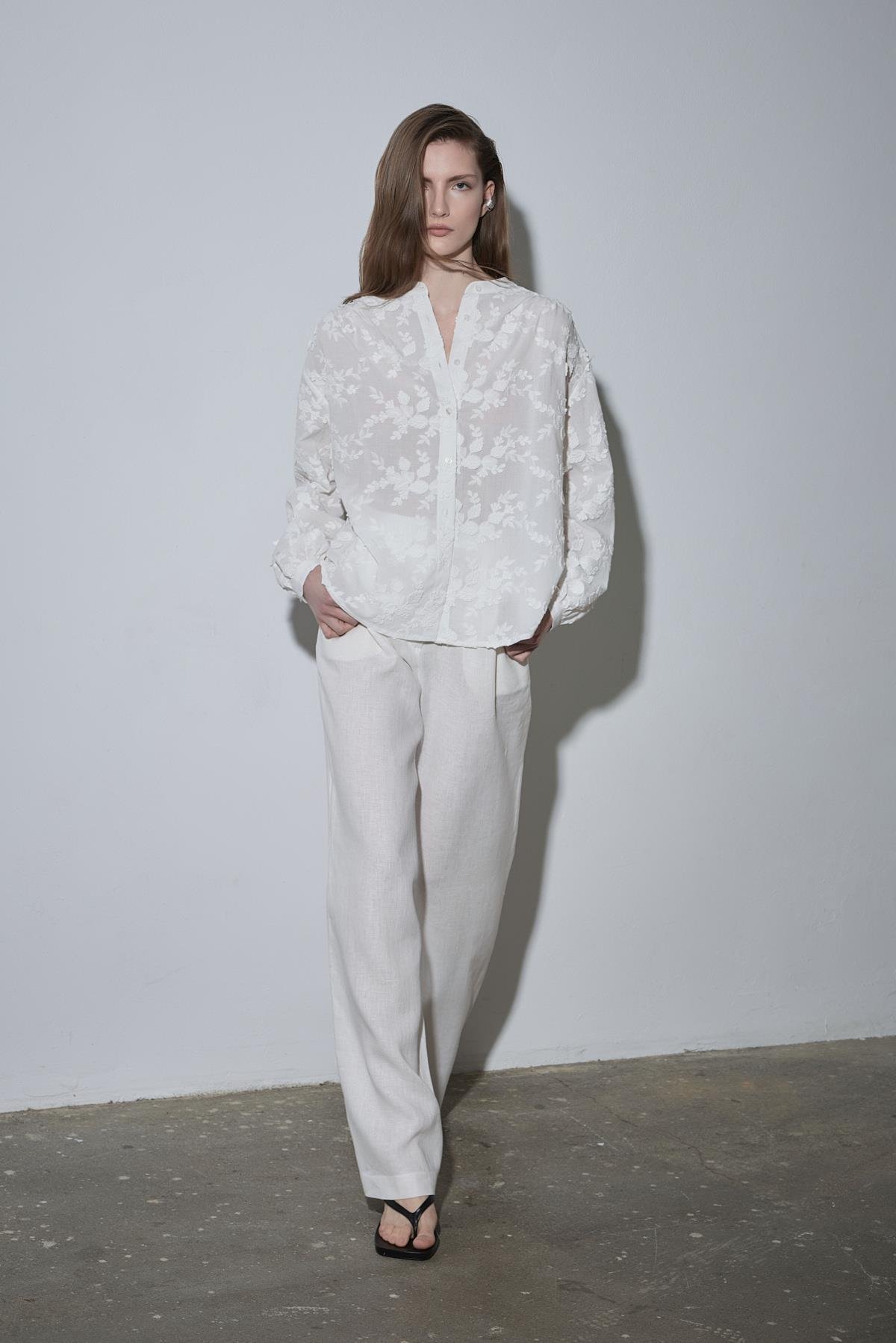 Beyaz Lilian Çiçekli Vual Gömlek