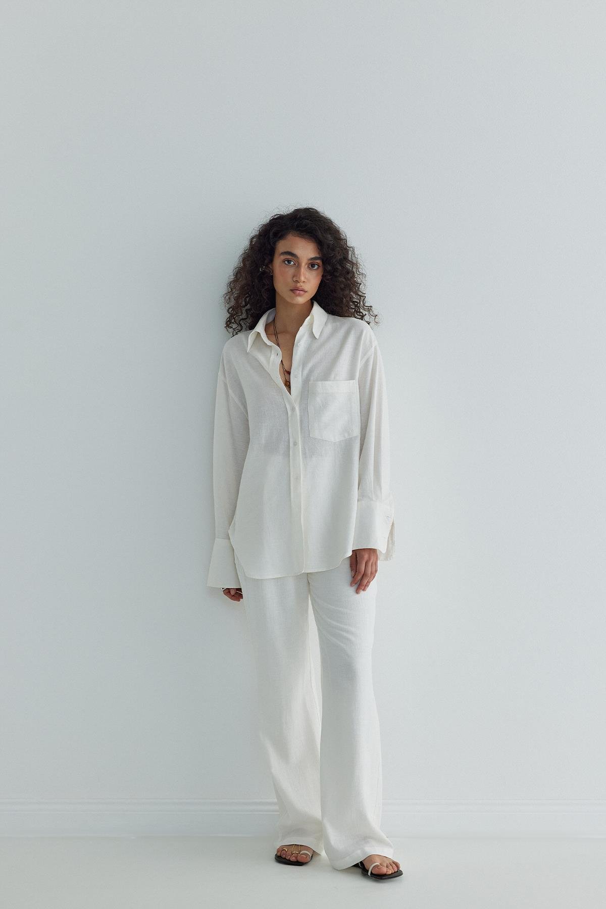 Beyaz Mild Cepli Basic Gömlek