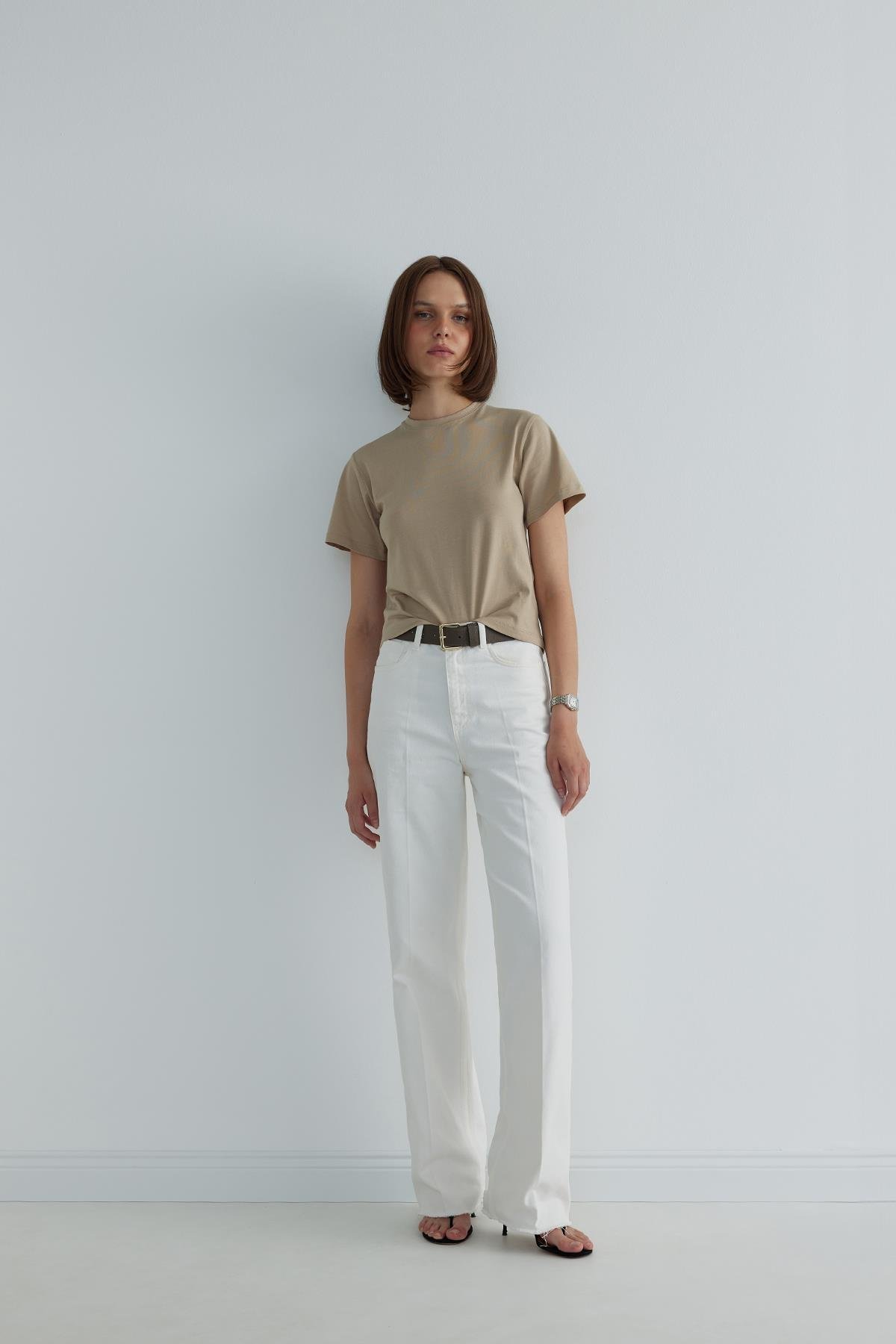 Relaxed Wide Leg Jeans