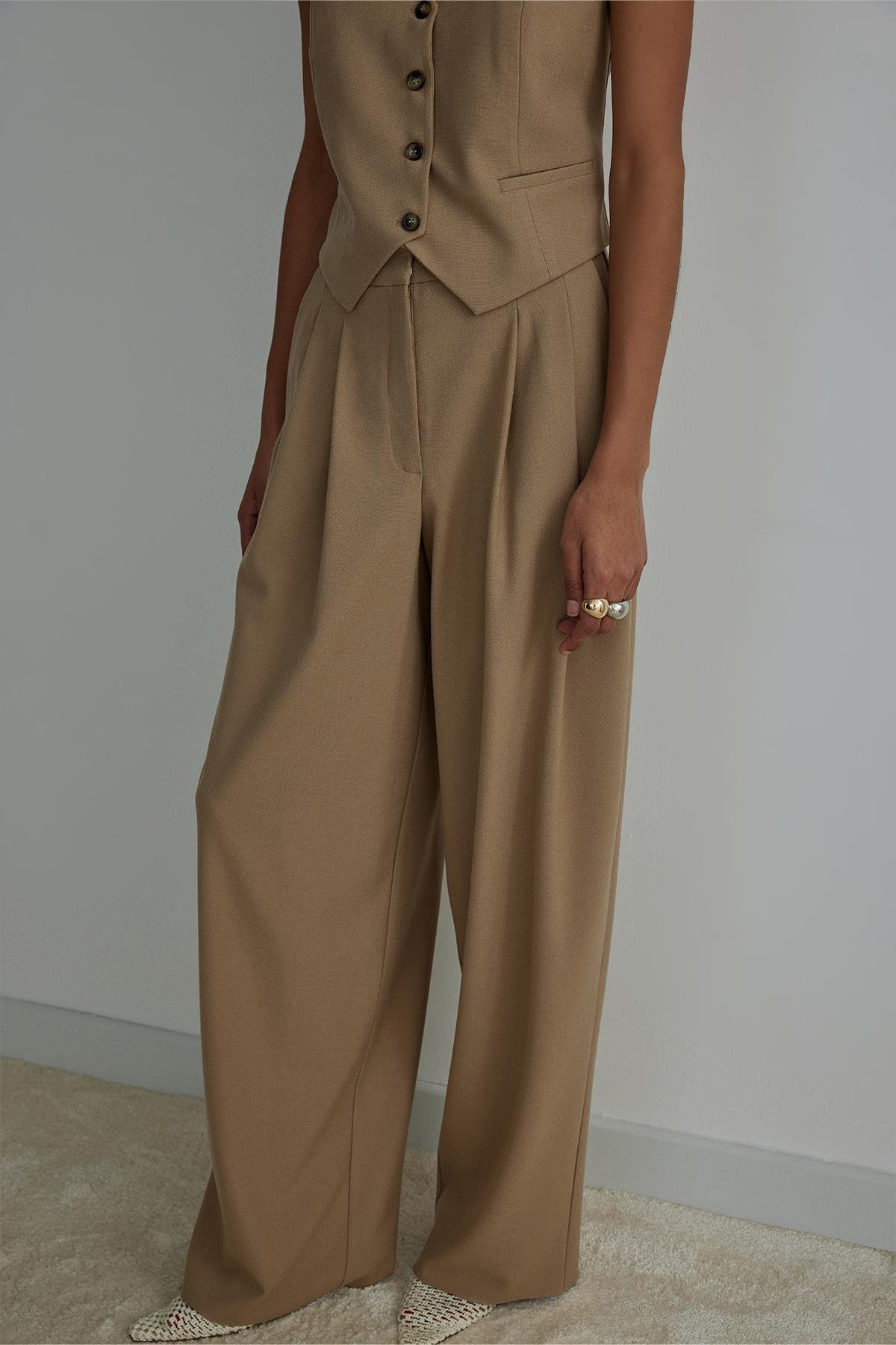 Camel Mina Wide-Leg Trousers with Pleats