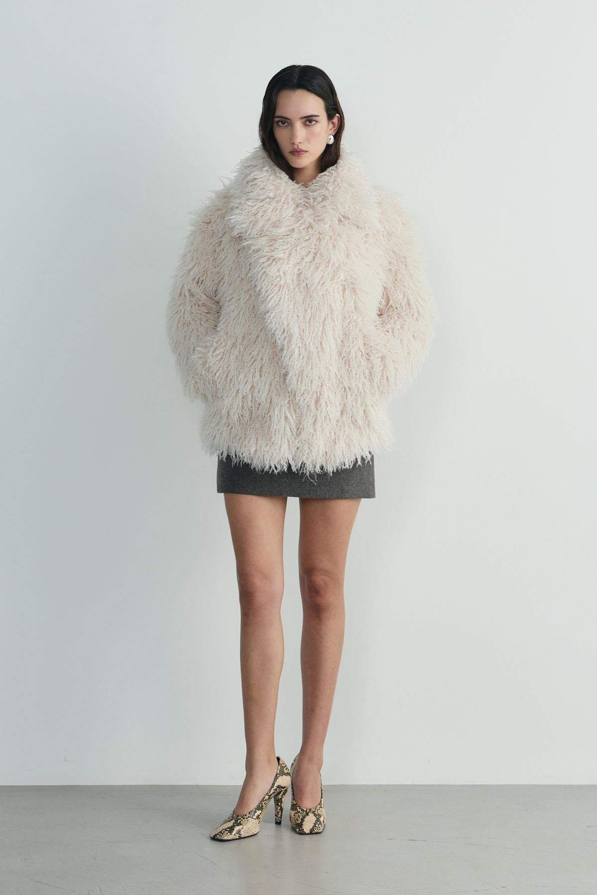 Ekru Core Geniş Yakalı Kürk Ceket