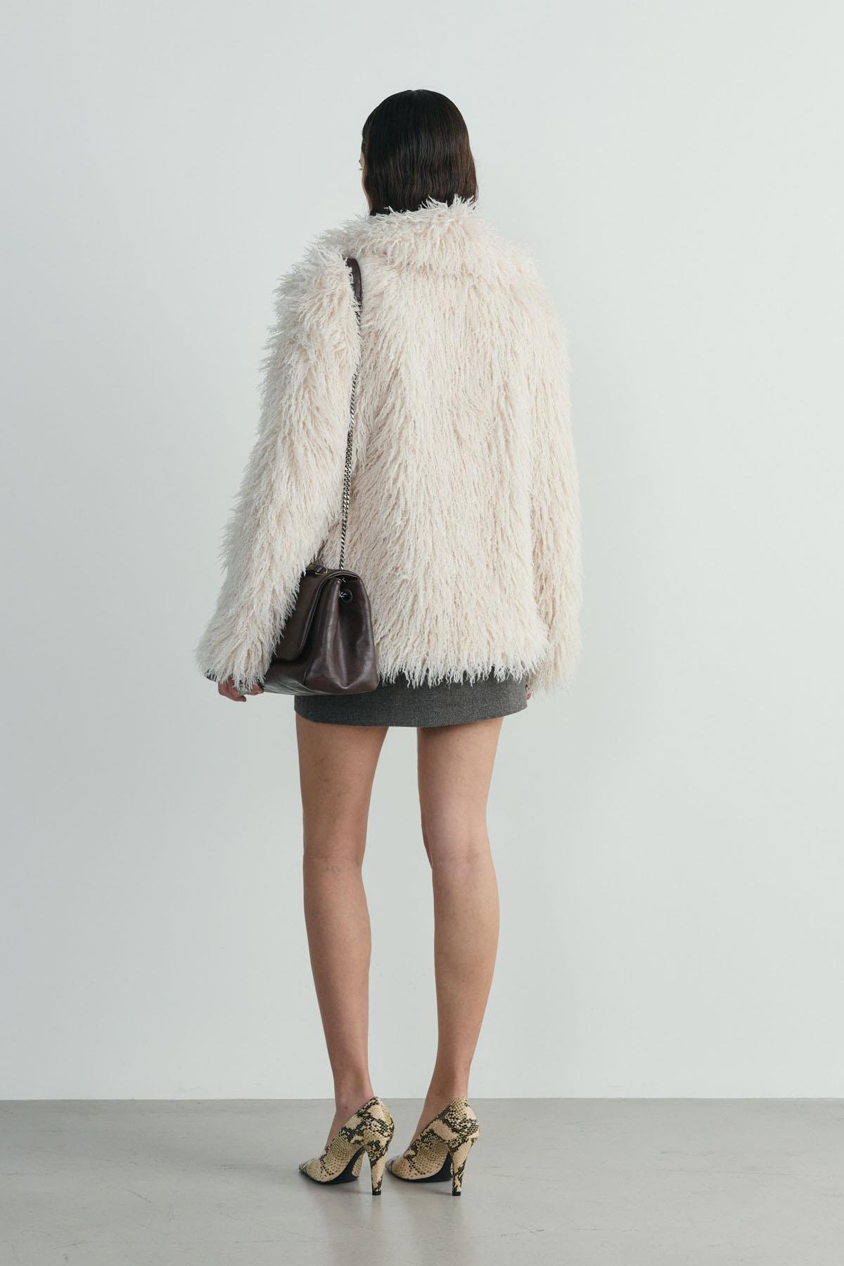 Ekru Core Geniş Yakalı Kürk Ceket