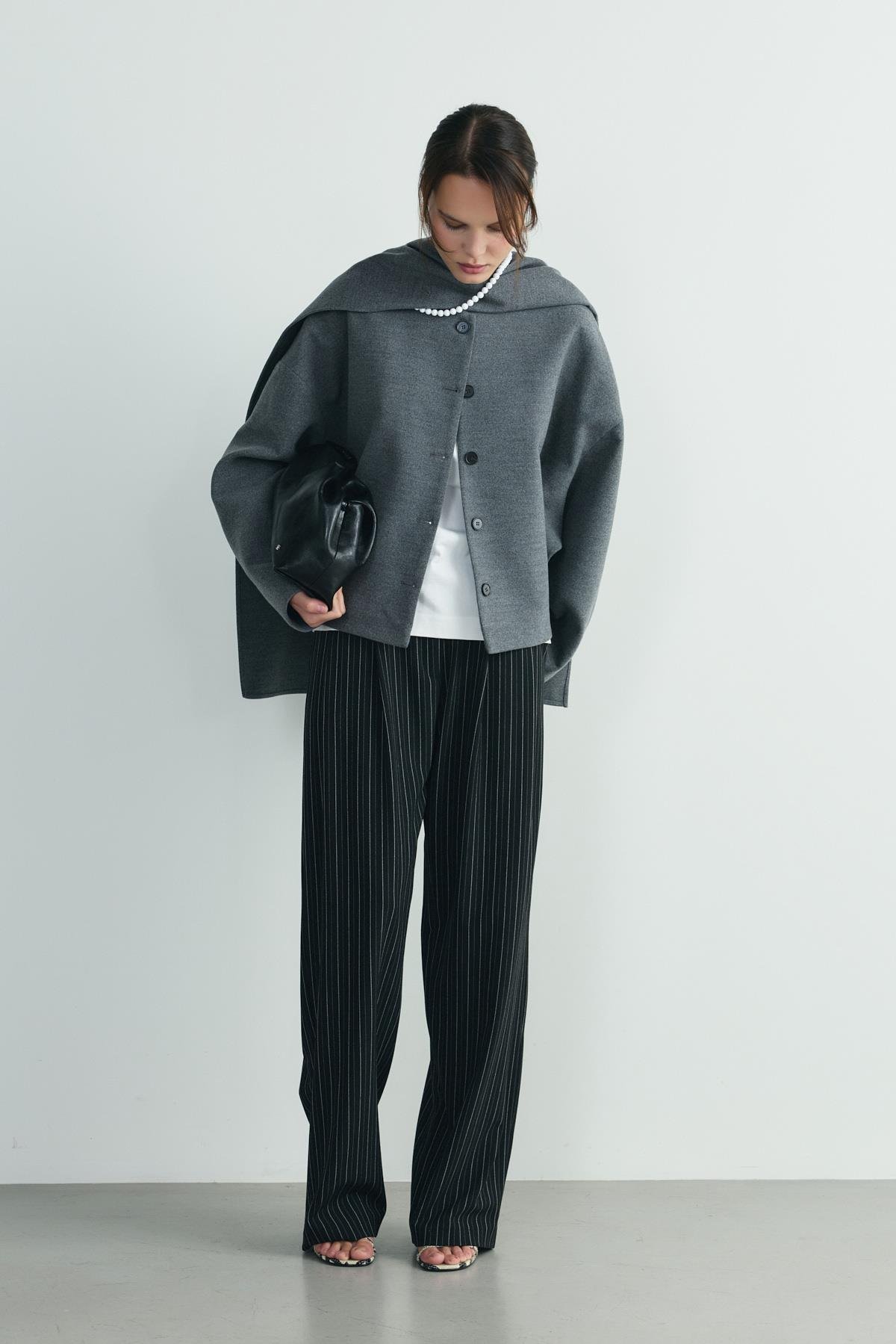 Gri Tuana Atkılı Kısa Kaşe Ceket