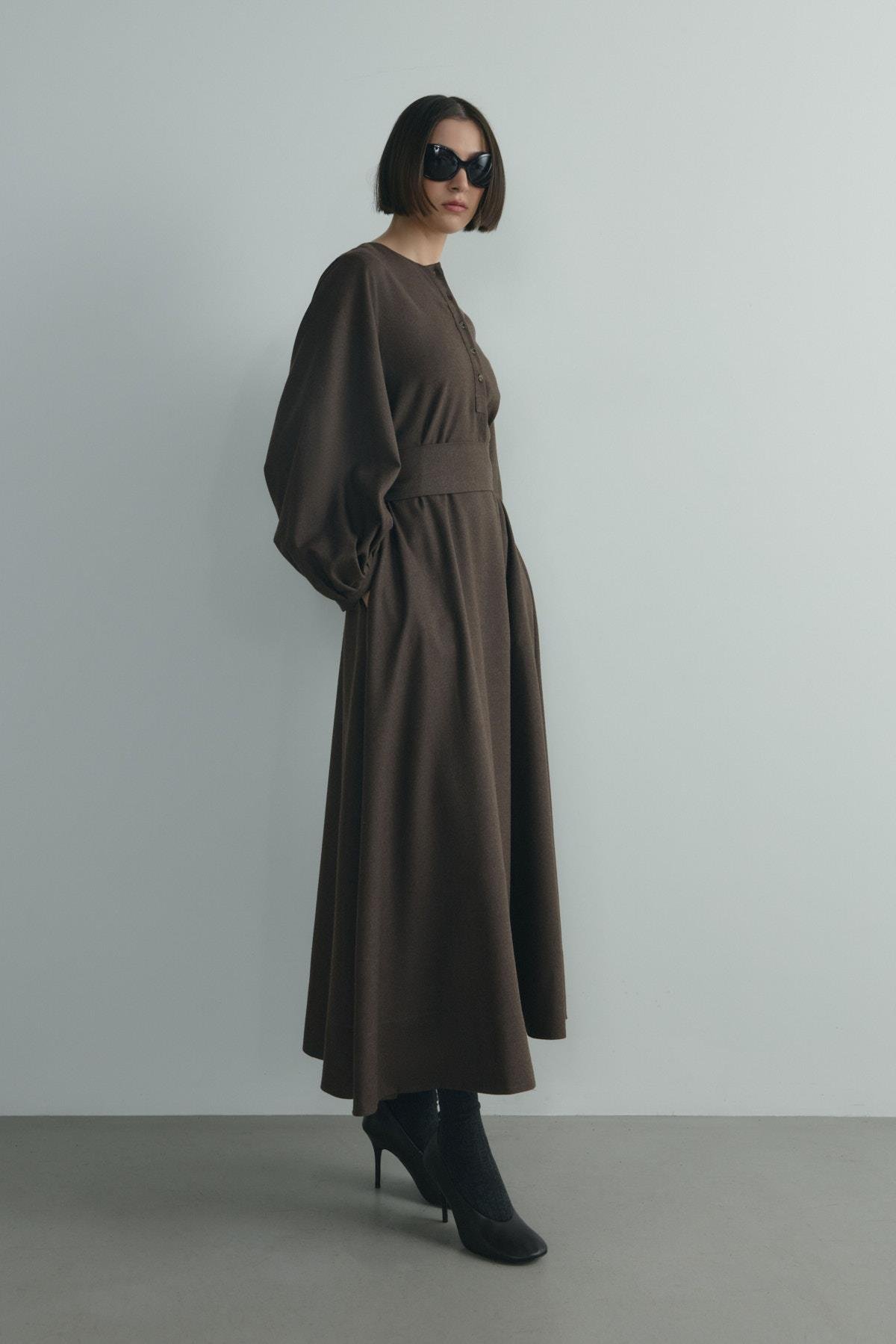 Kahverengi Kaia Düğmeli Maxi Elbise