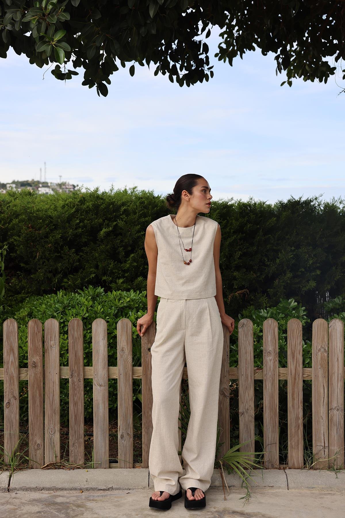 Natürel Lavin Sıfır Kol Keten Bluz