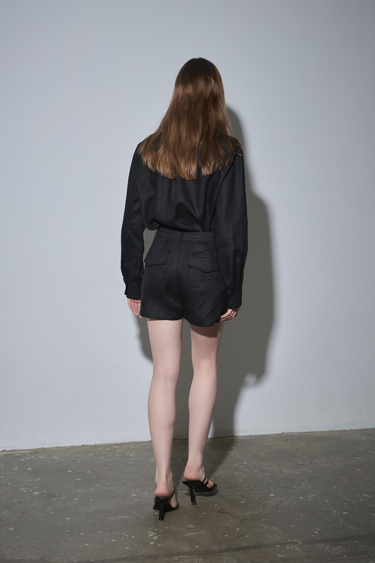 Siyah %100 Keten Nora Pileli Şort