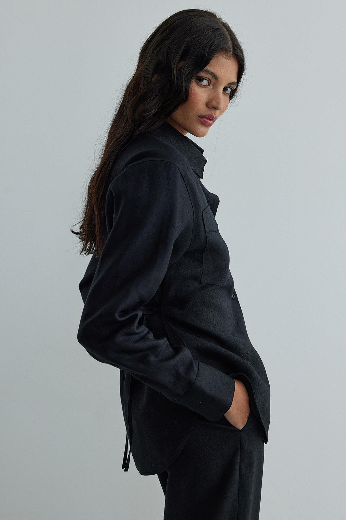 Siyah %100 Keten Oyster Beli Kemerli Gömlek