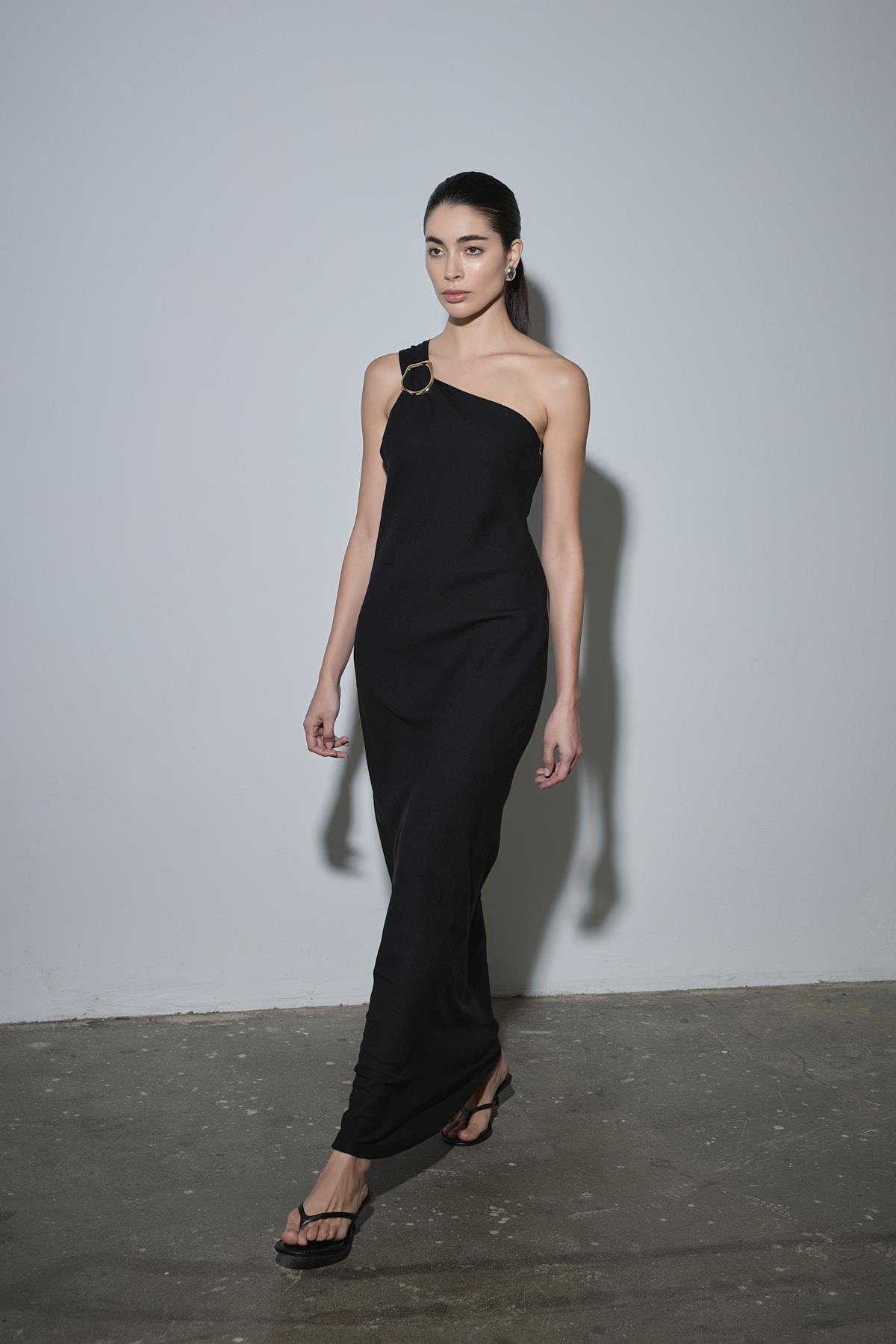 Siyah Abel Tek Omuzlu Keten Elbise