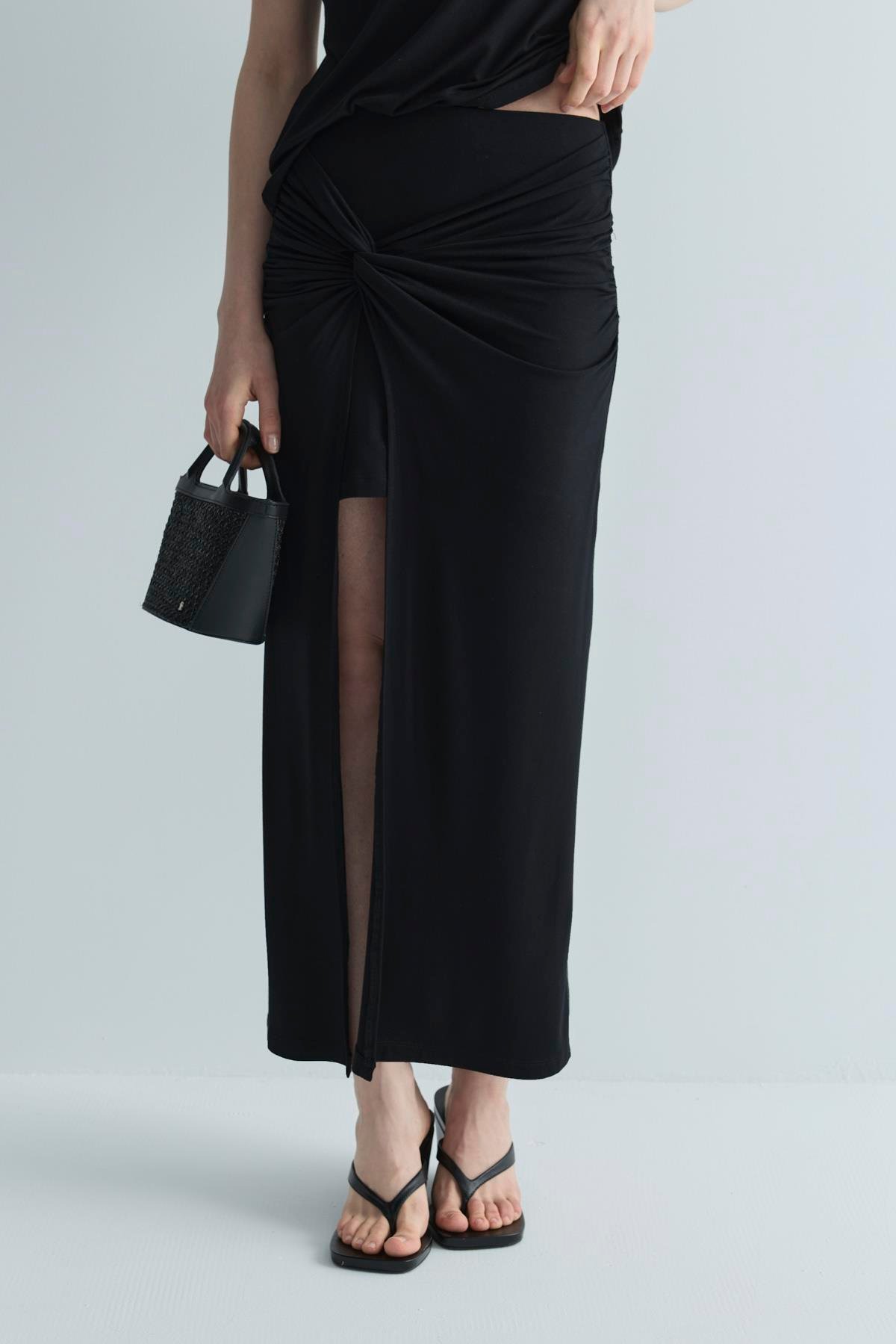 Siyah Agni Düğümlü Etek