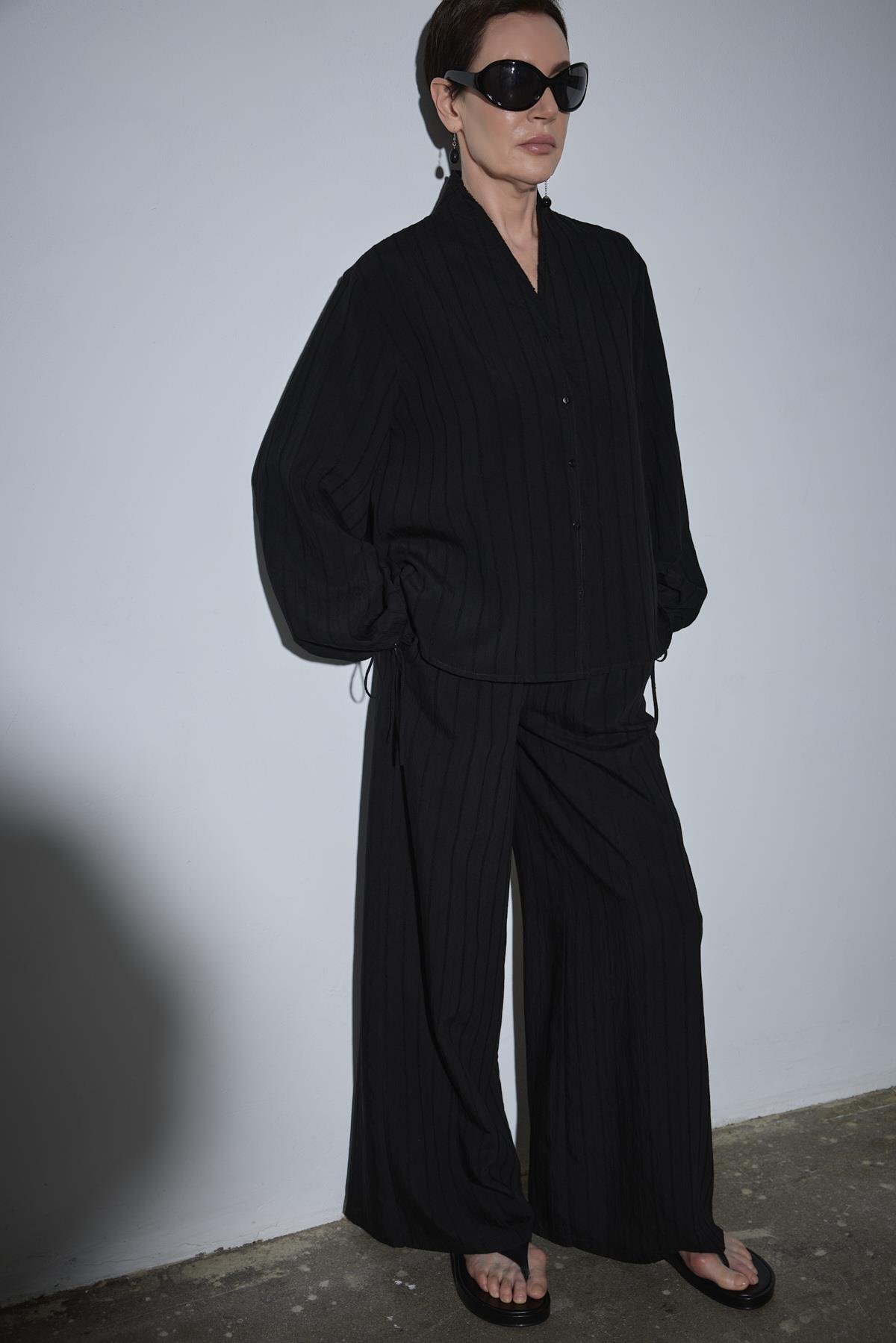 Siyah Alba V Yaka Gömlek