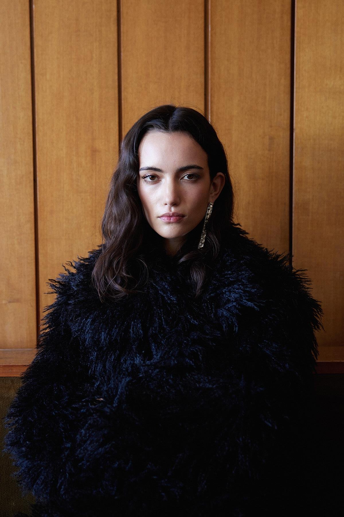 Siyah Core Geniş Yakalı Kürk Ceket