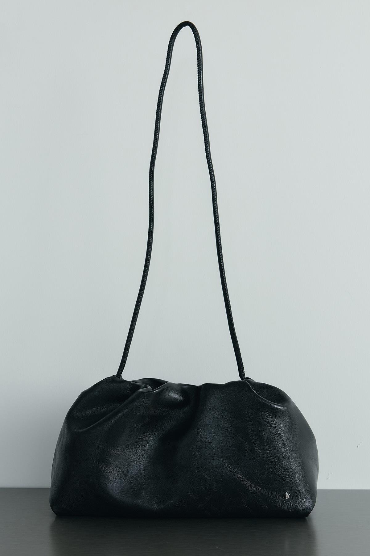 Siyah Cove Deri Büzgülü El Çantası