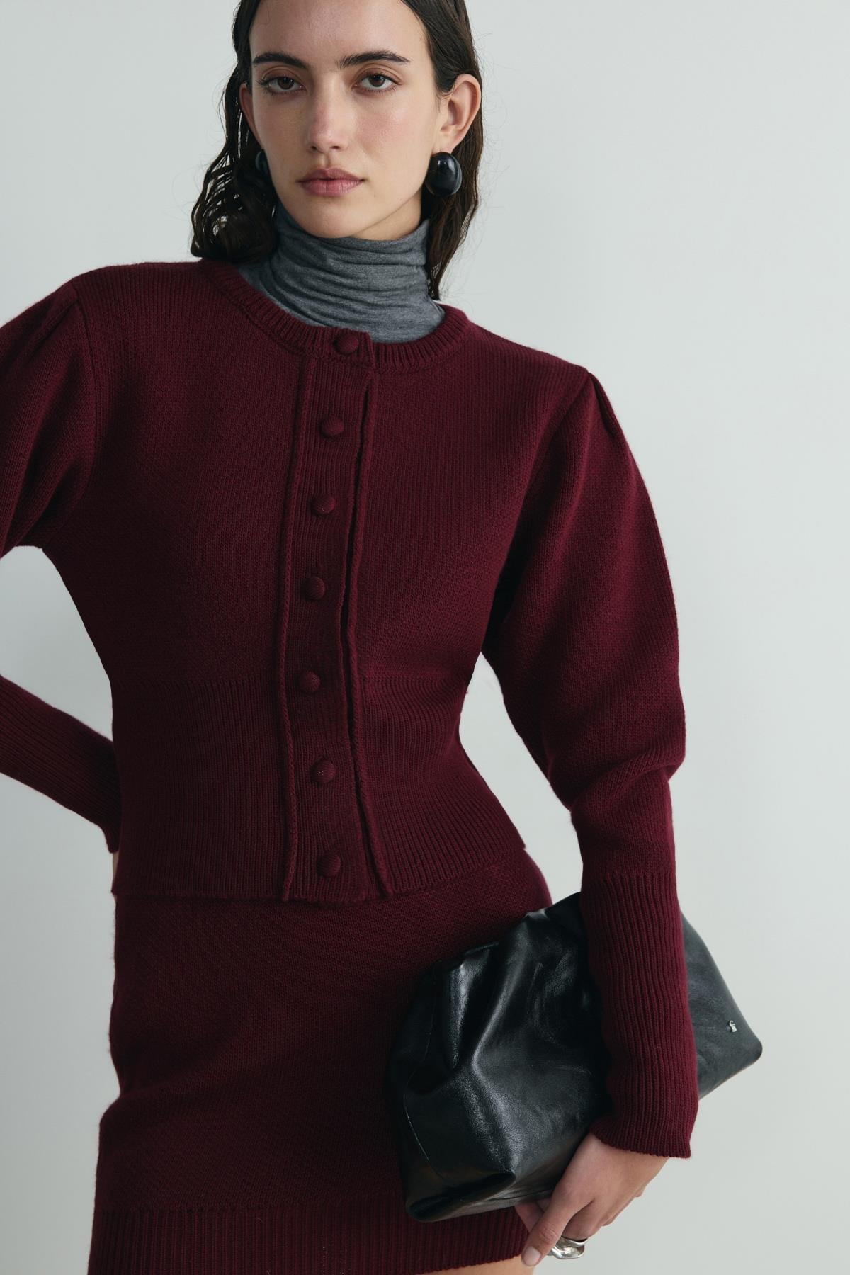 Siyah Cove Deri Büzgülü El Çantası