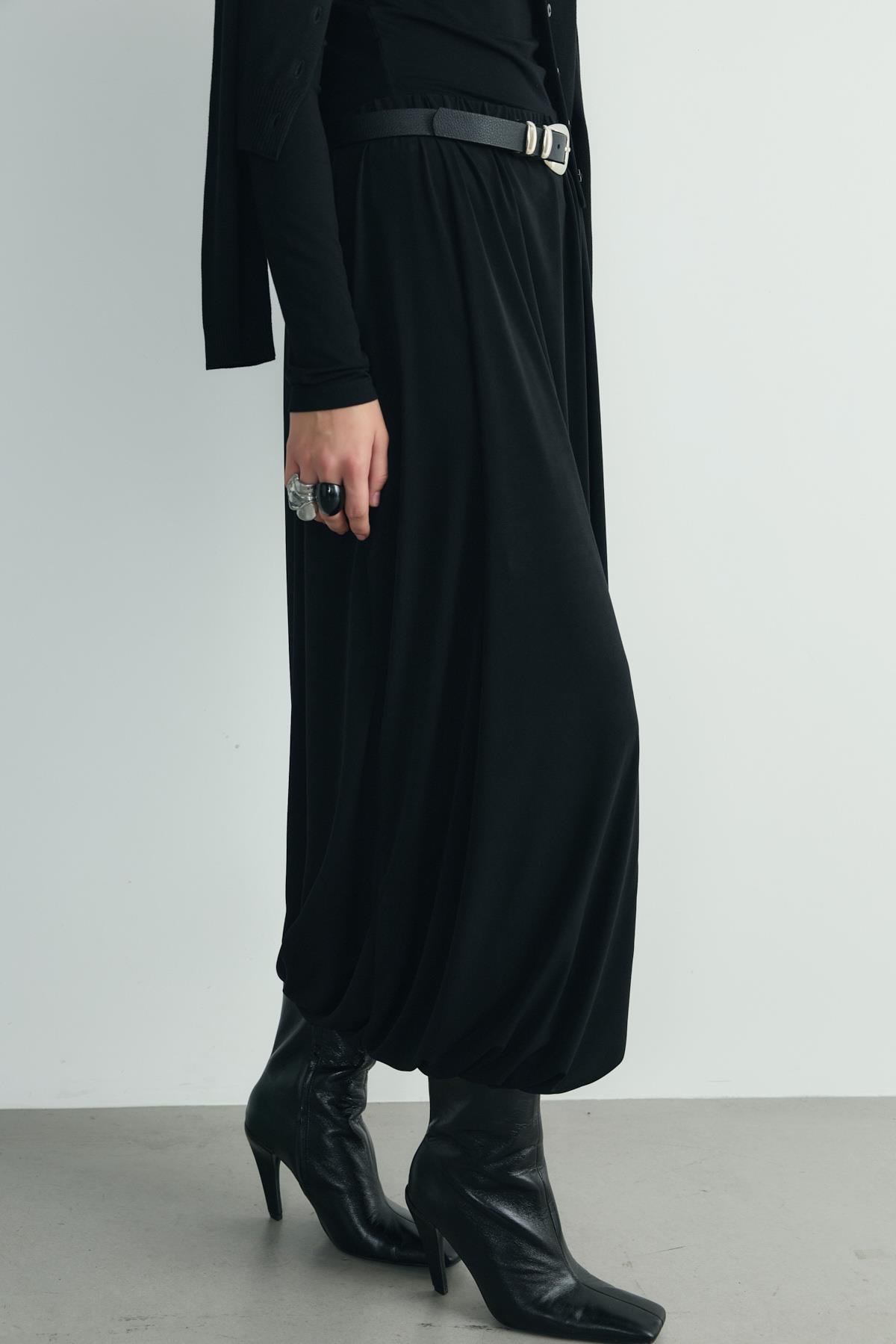 Siyah Emma Balon Midi Etek