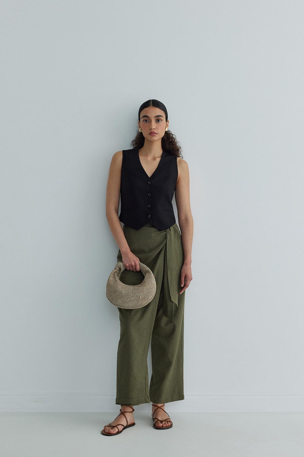 Siyah Gabriel Düğmeli Keten Yelek