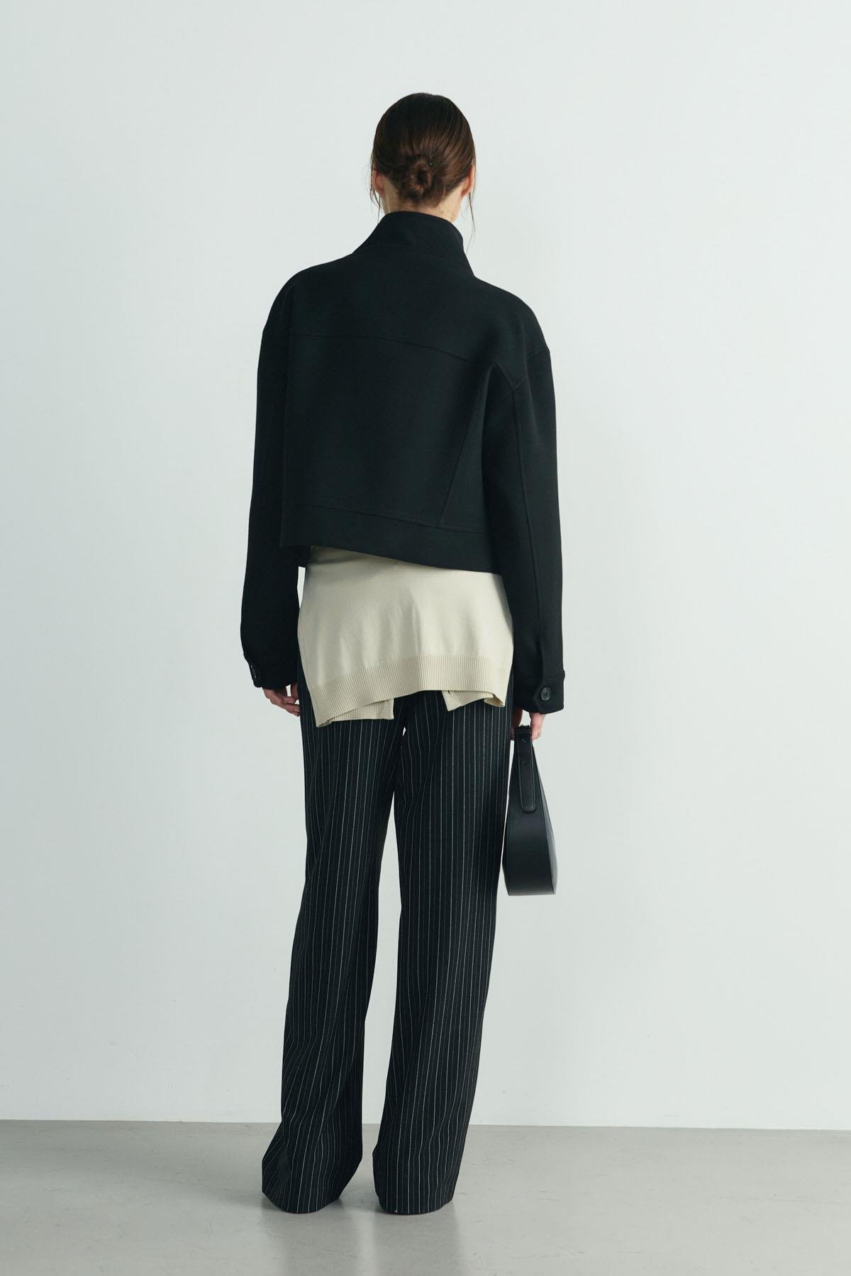 Siyah İris Düğmeli Kaşe Crop Ceket