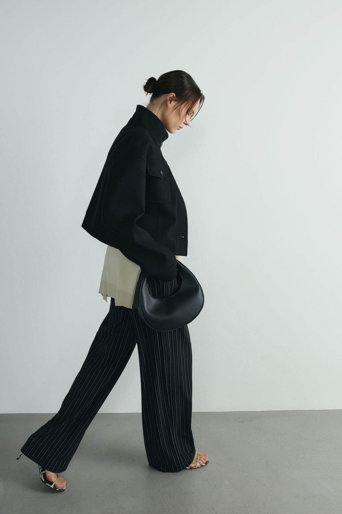 Siyah İris Düğmeli Kaşe Crop Ceket