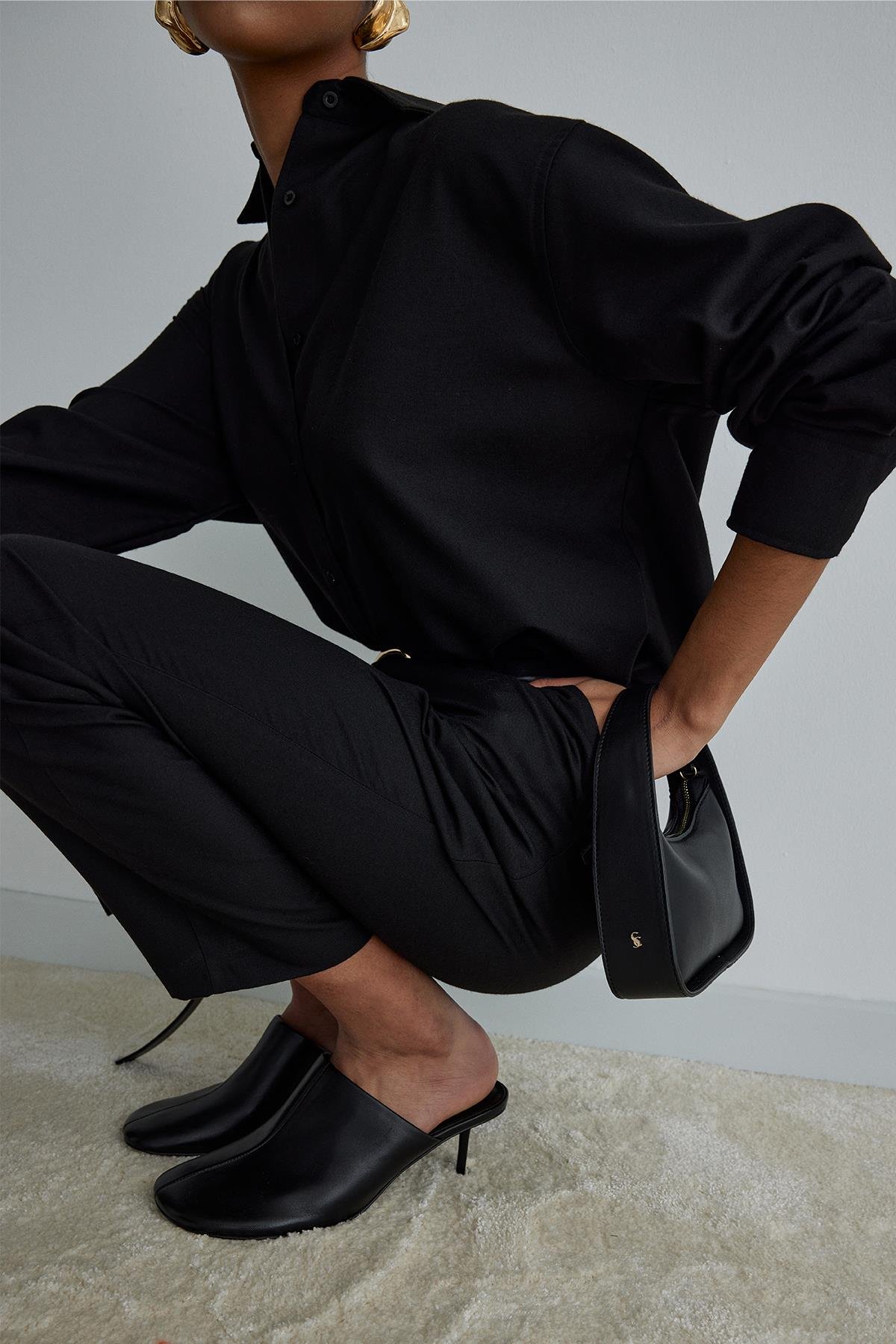 Black Jil Carrot-Cut Trousers
