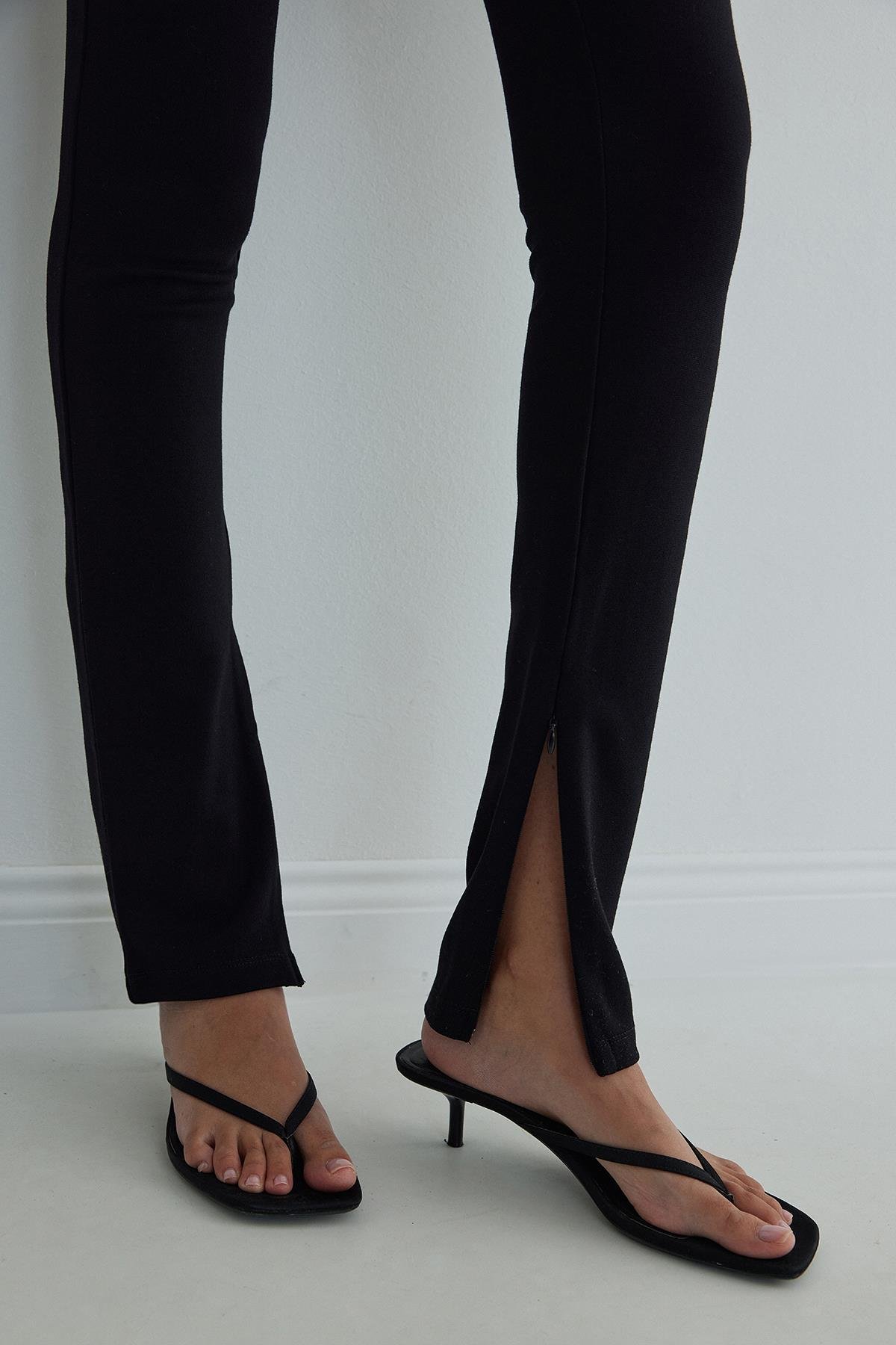 Siyah Kami Paçası Fermuarlı Tayt Pantolon