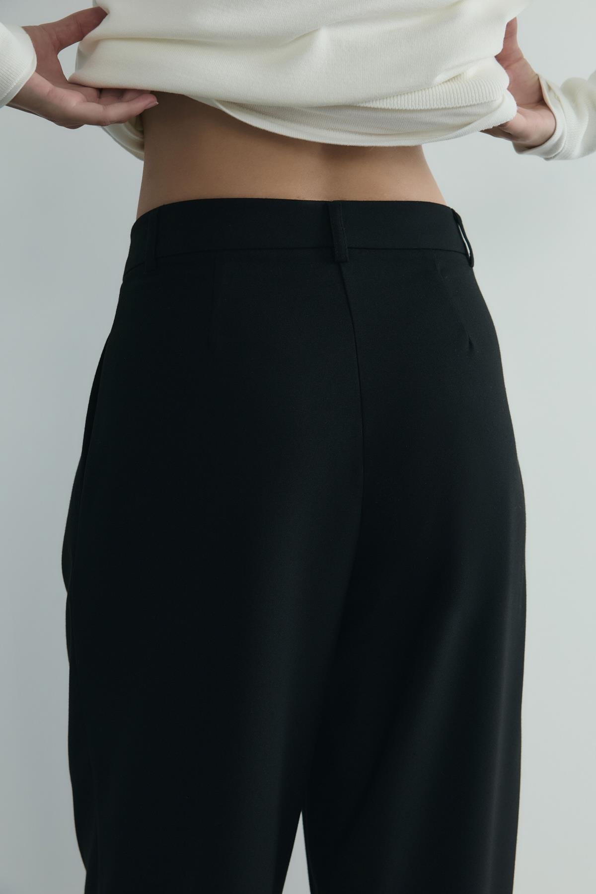 Siyah Lina Pileli Pantolon